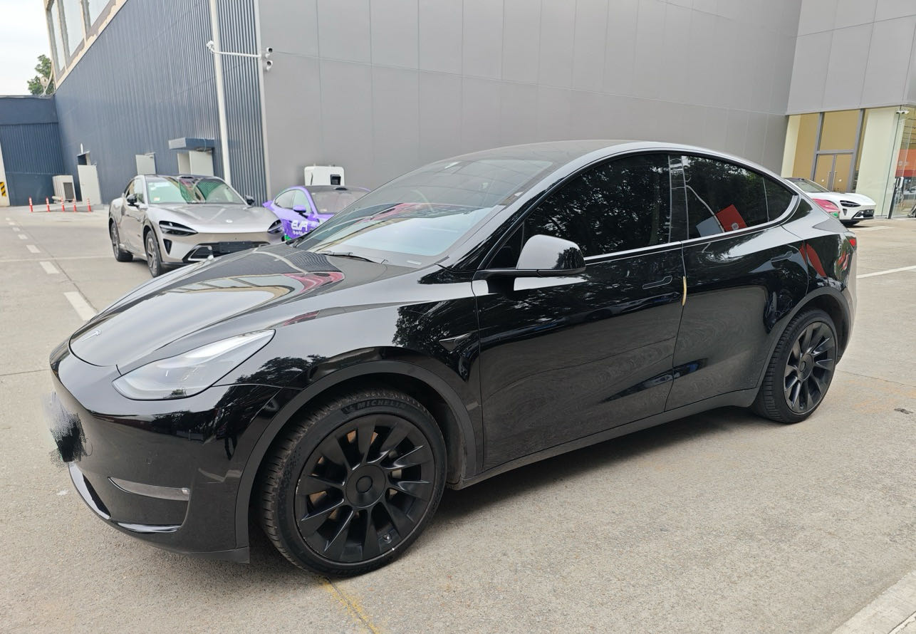 Tesla Model Y 2021 #2 Tesla Model Y 2021 car image #2