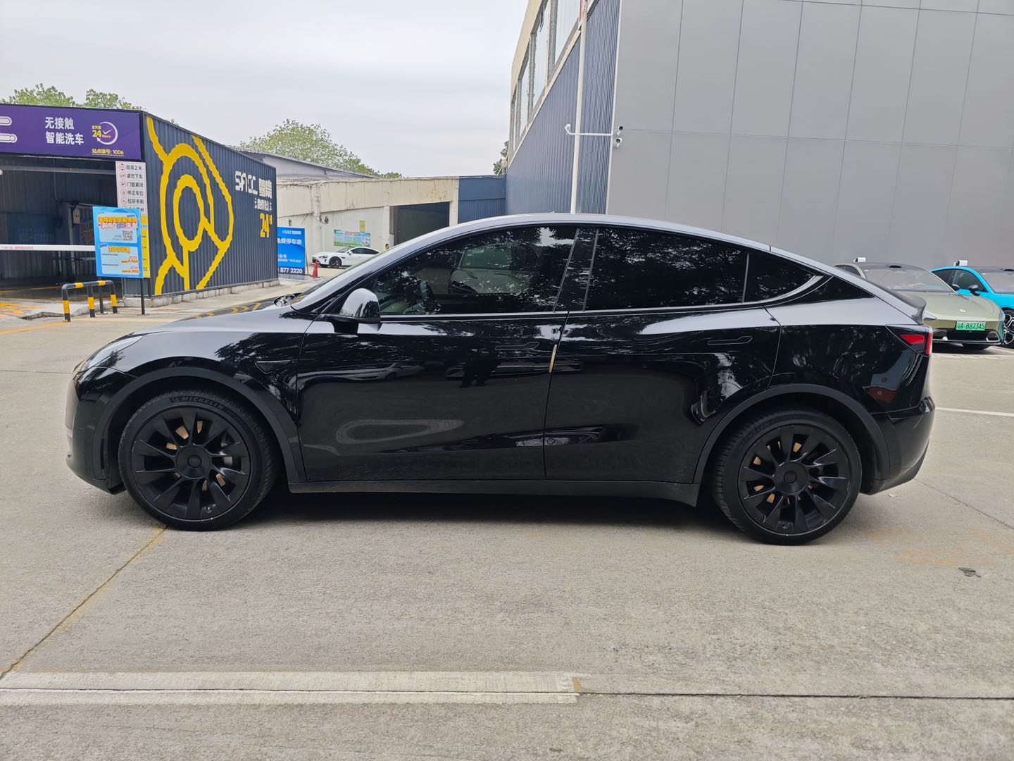 Tesla Model Y 2021 #9 Tesla Model Y 2021 car image #9