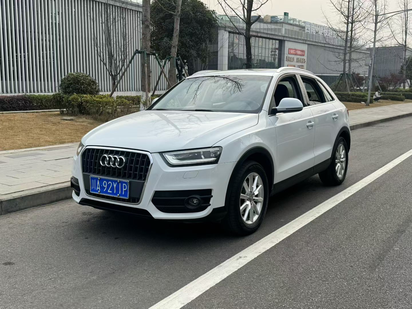 Audi Q3 2016 car image #2