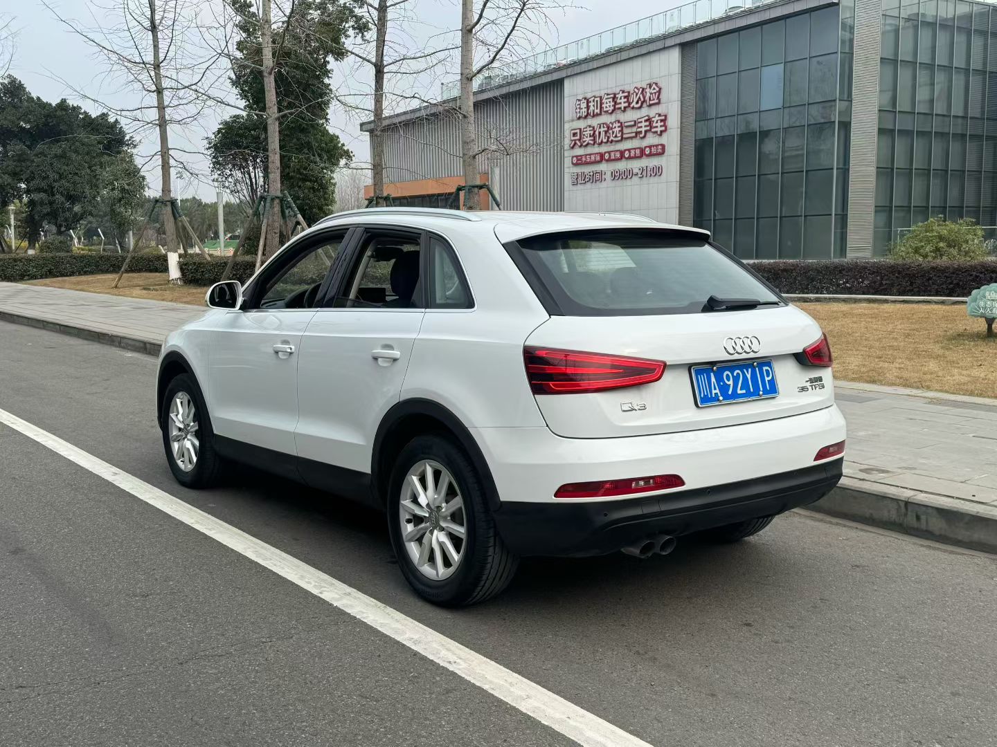 Audi Q3 2016 car image #10