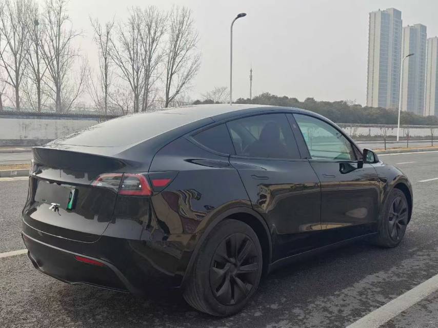 Tesla Model Y 2024 #9 Tesla Model Y 2024 car image #9