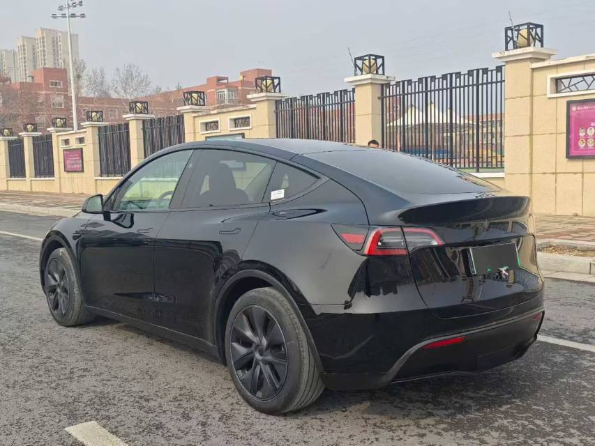 Tesla Model Y 2024 #11 Tesla Model Y 2024 car image #11