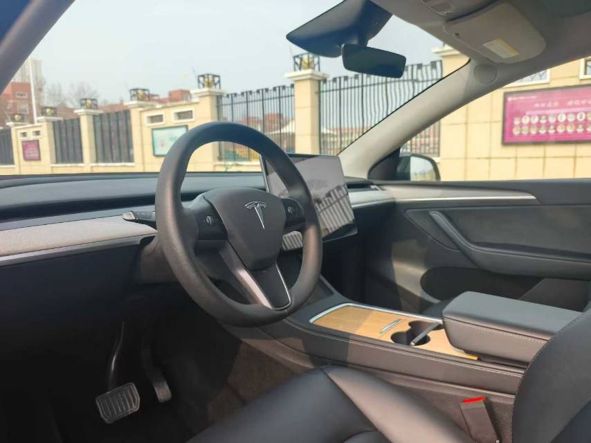 Tesla Model Y 2024 #6 Tesla Model Y 2024 car image #6