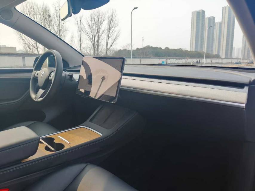 Tesla Model Y 2024 #8 Tesla Model Y 2024 car image #8