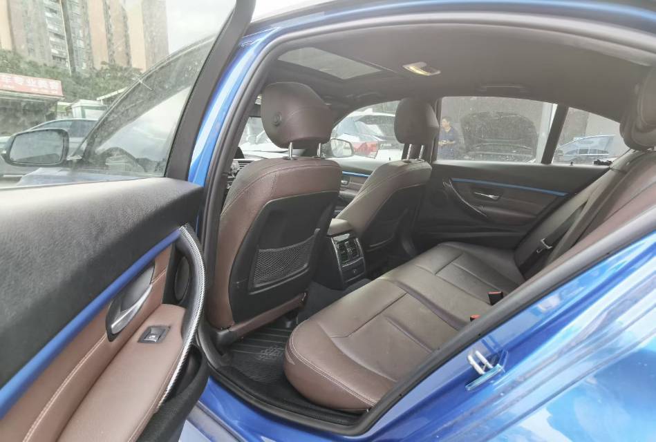 BMW 3 Series 2019 car image #8