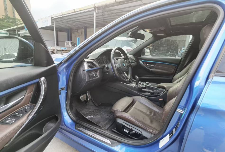 BMW 3 Series 2019 car image #6
