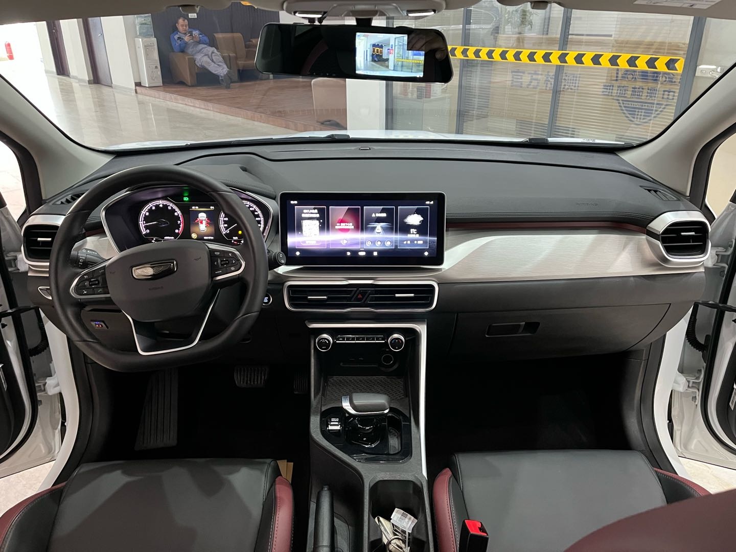 GEELY Coolray 2023 car image #13