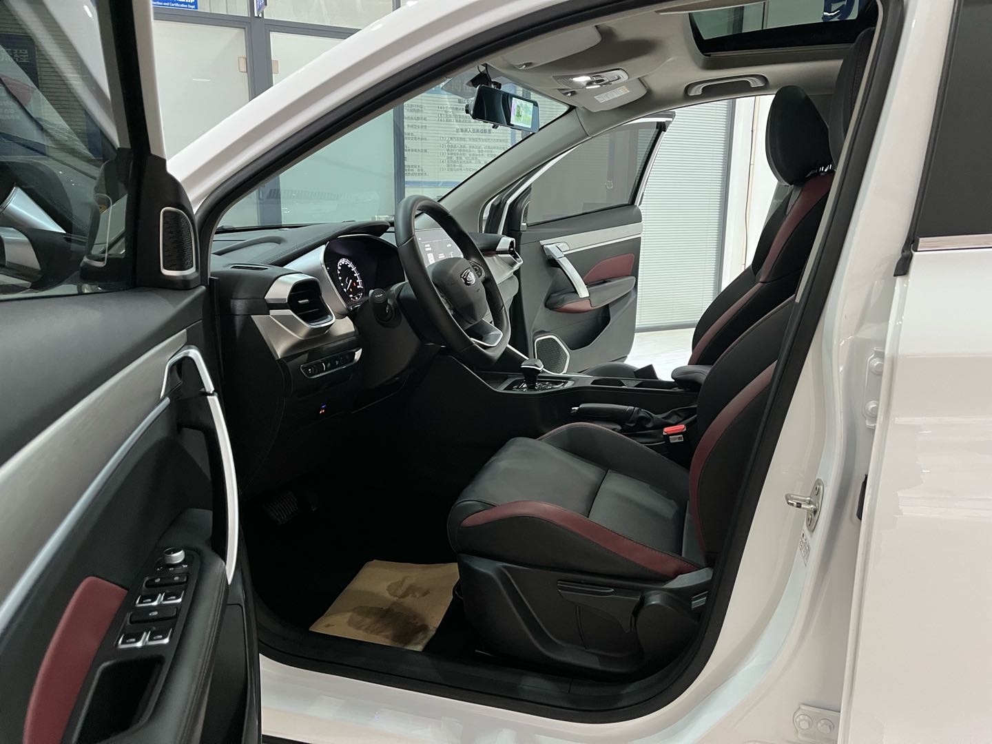 GEELY Coolray 2023 car image #10