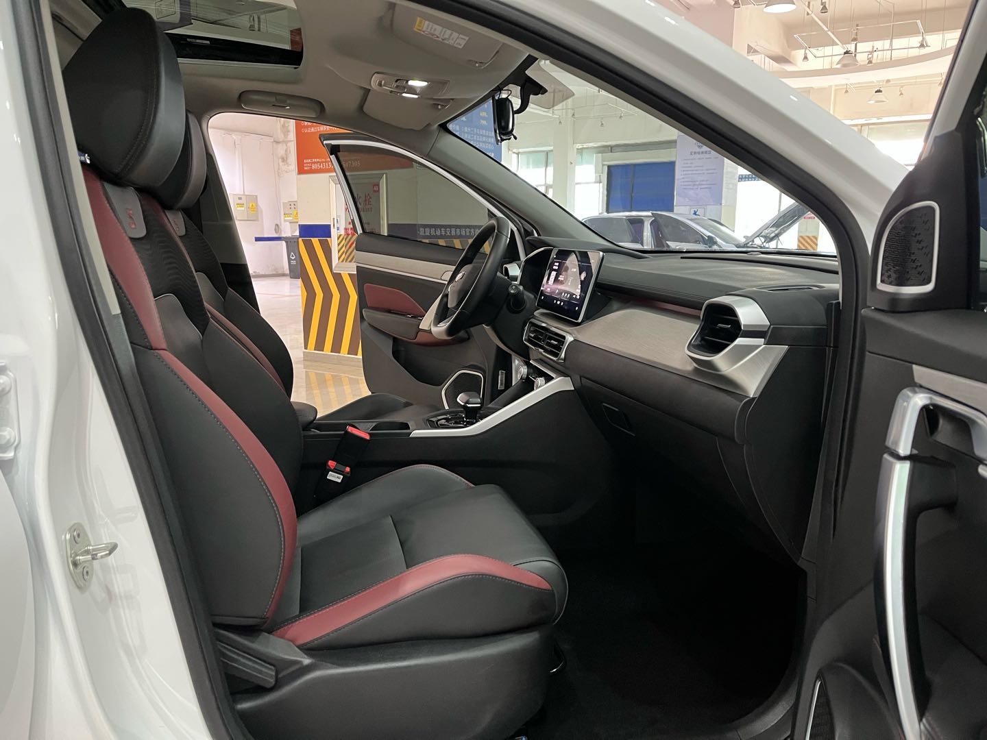 GEELY Coolray 2023 car image #12