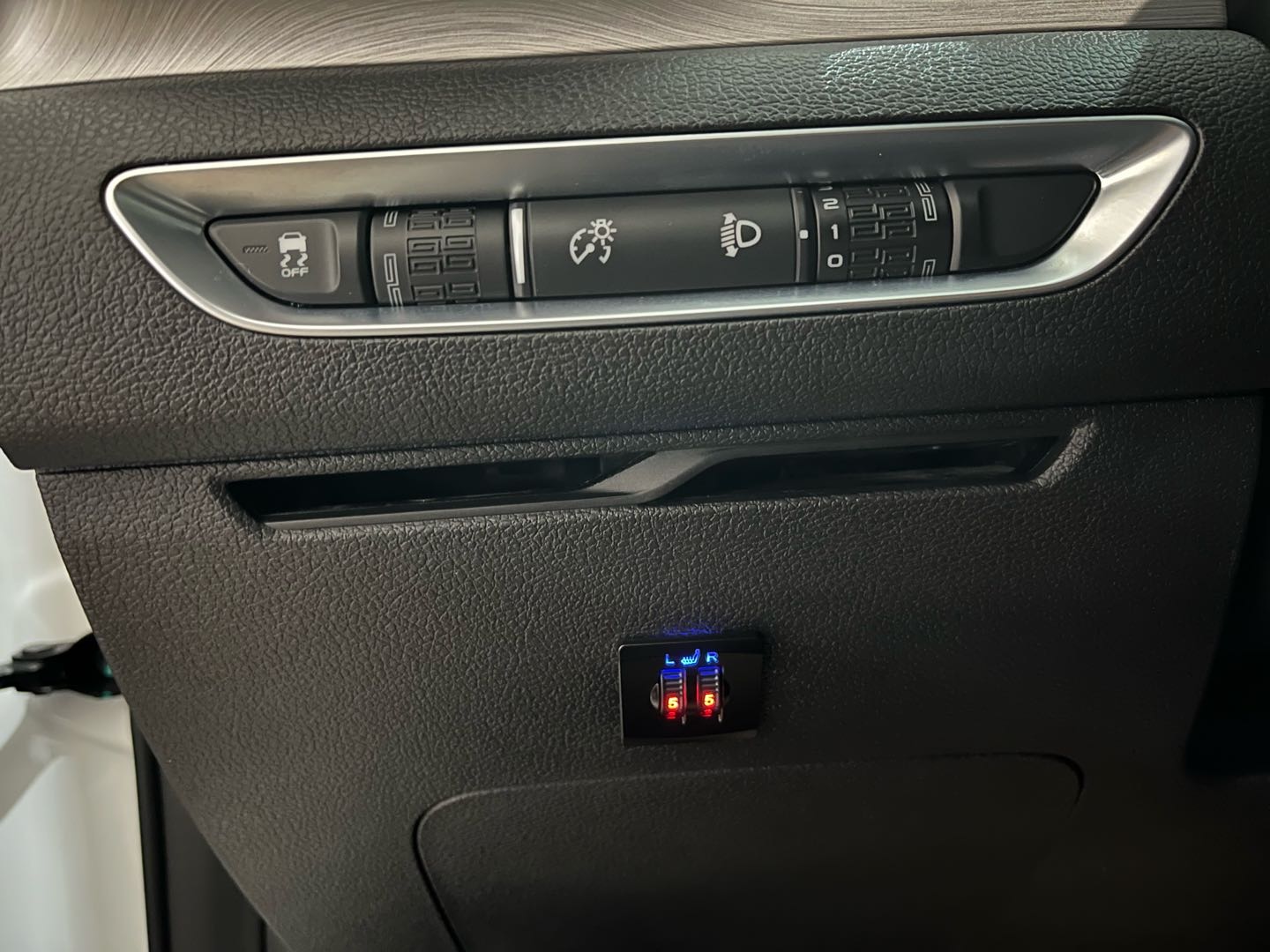 GEELY Coolray 2023 car image #19