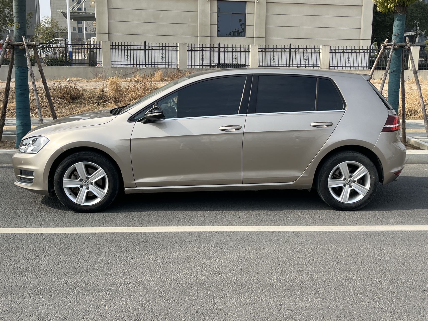 Volkswagen Golf 2017 car image #6