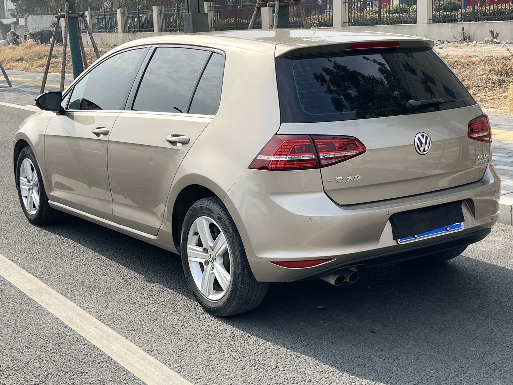 Volkswagen Golf 2017 car image #9