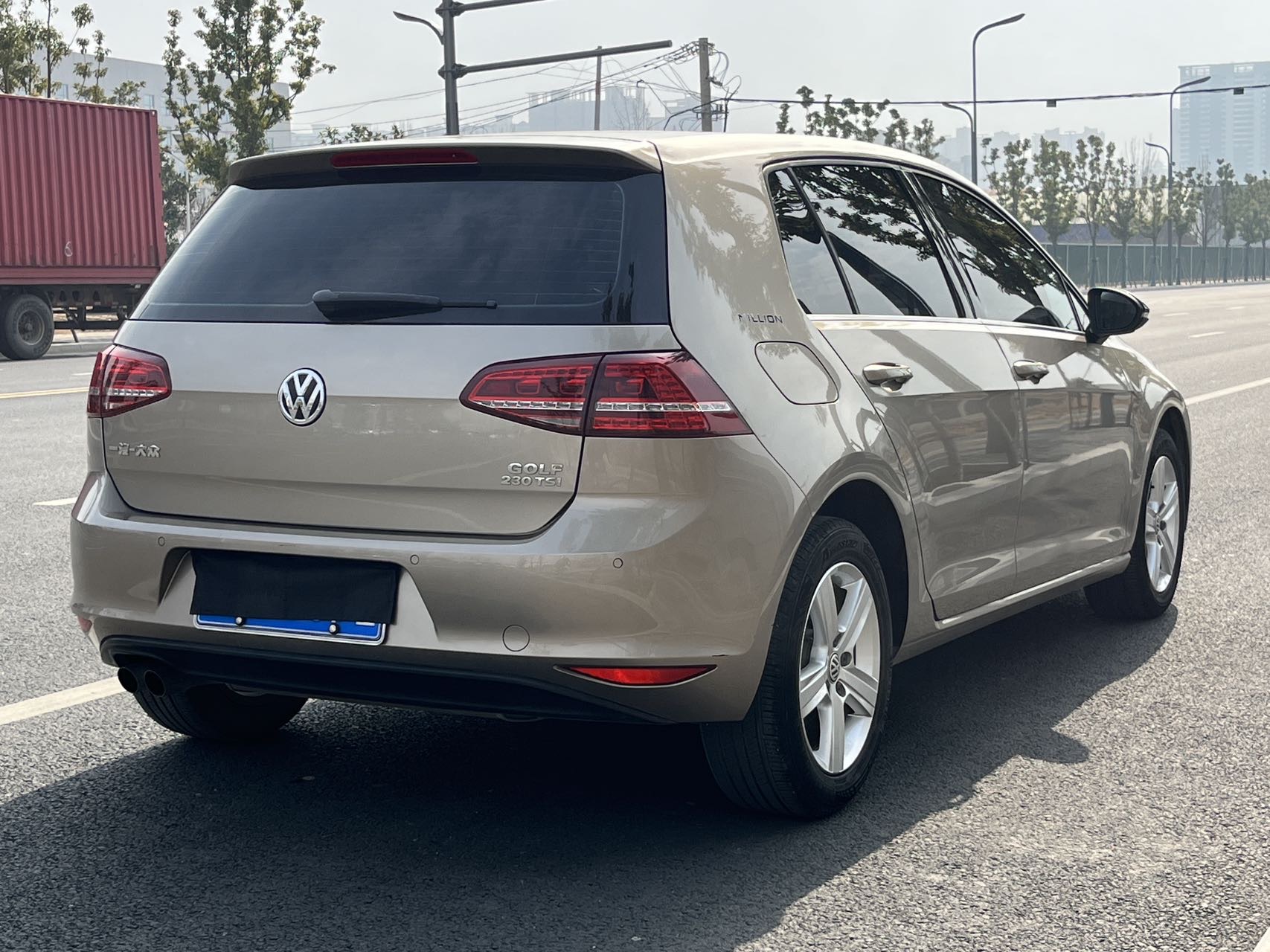 Volkswagen Golf 2017 car image #8