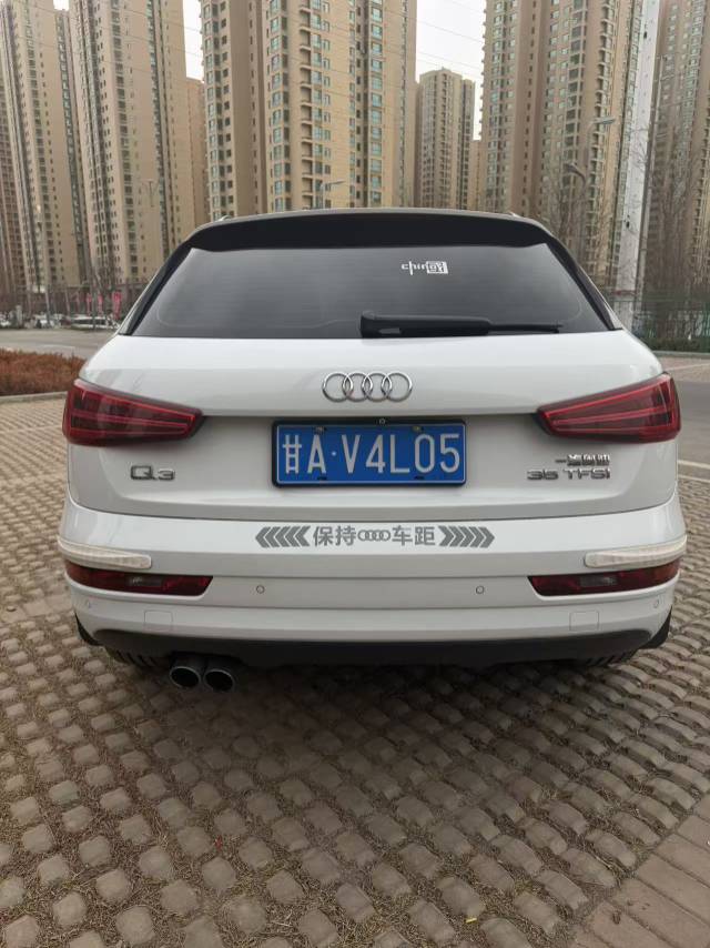 Audi Q3 2017 car image #9