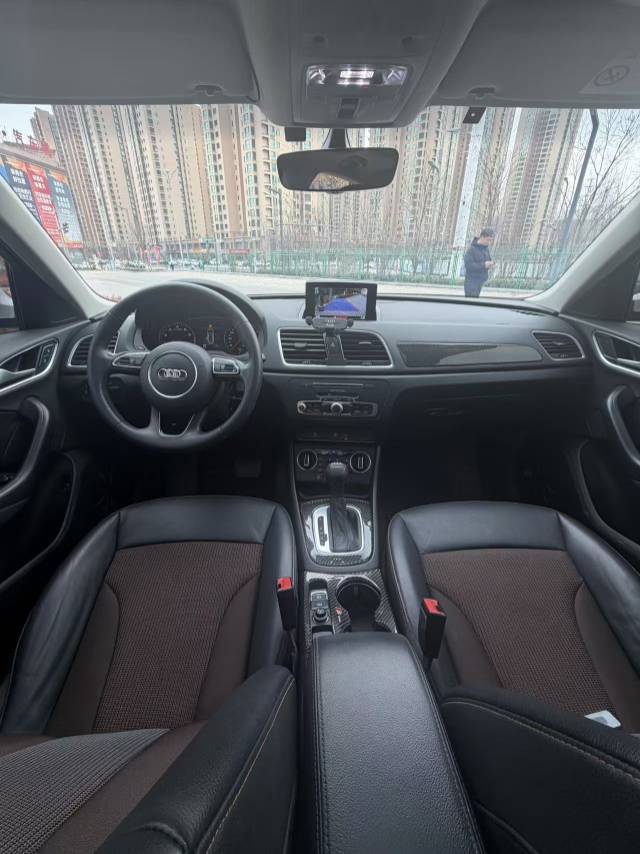 Audi Q3 2017 car image #10
