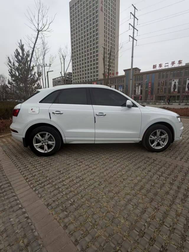 Audi Q3 2017 car image #8