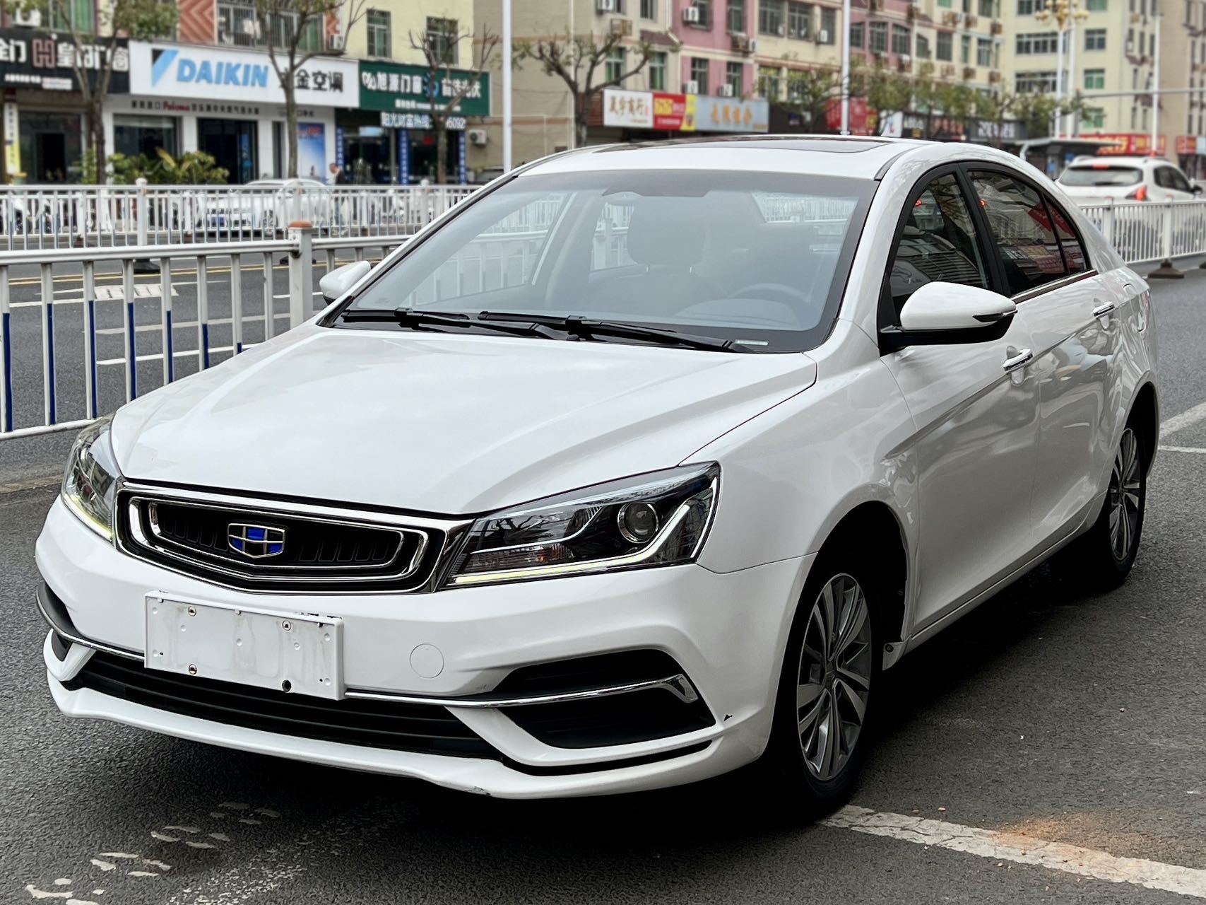 GEELY Emgrand 2018 #2 GEELY Emgrand 2018 car image #2