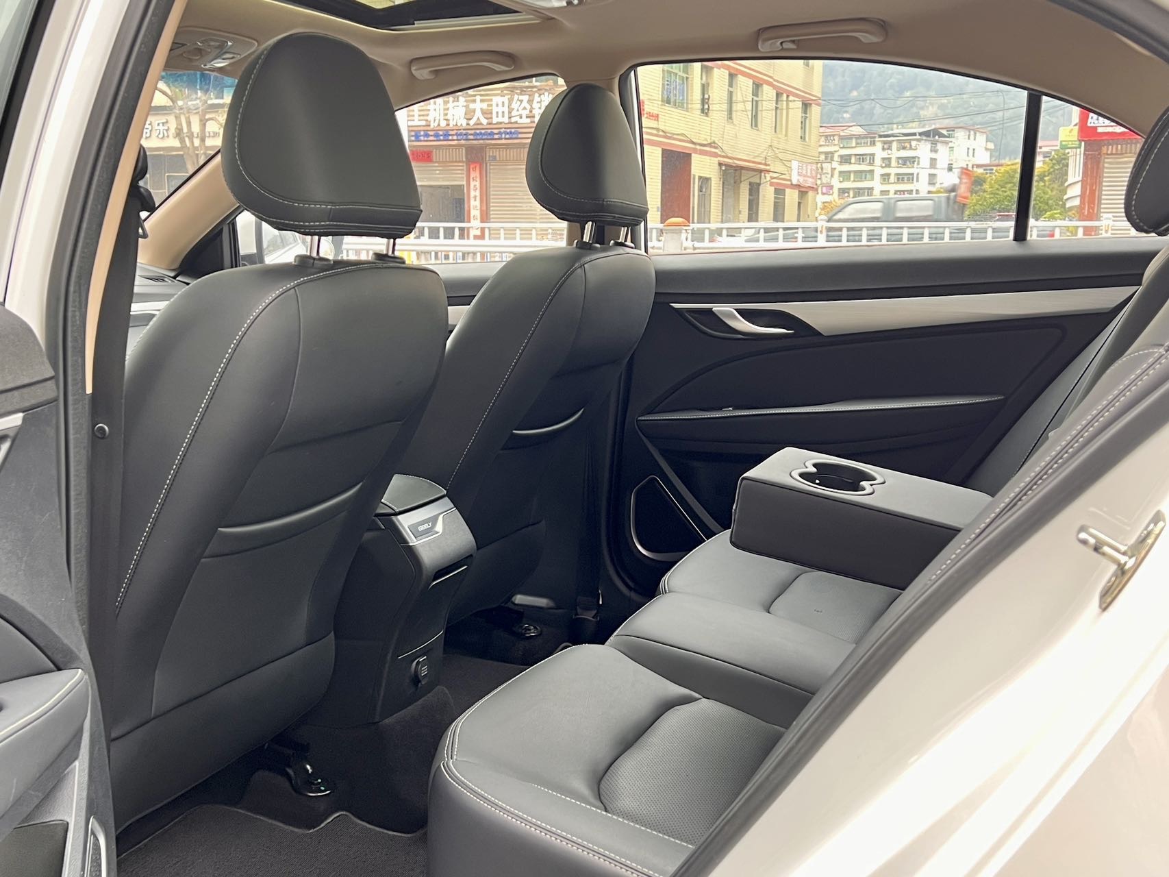GEELY Emgrand 2018 #8 GEELY Emgrand 2018 car image #8