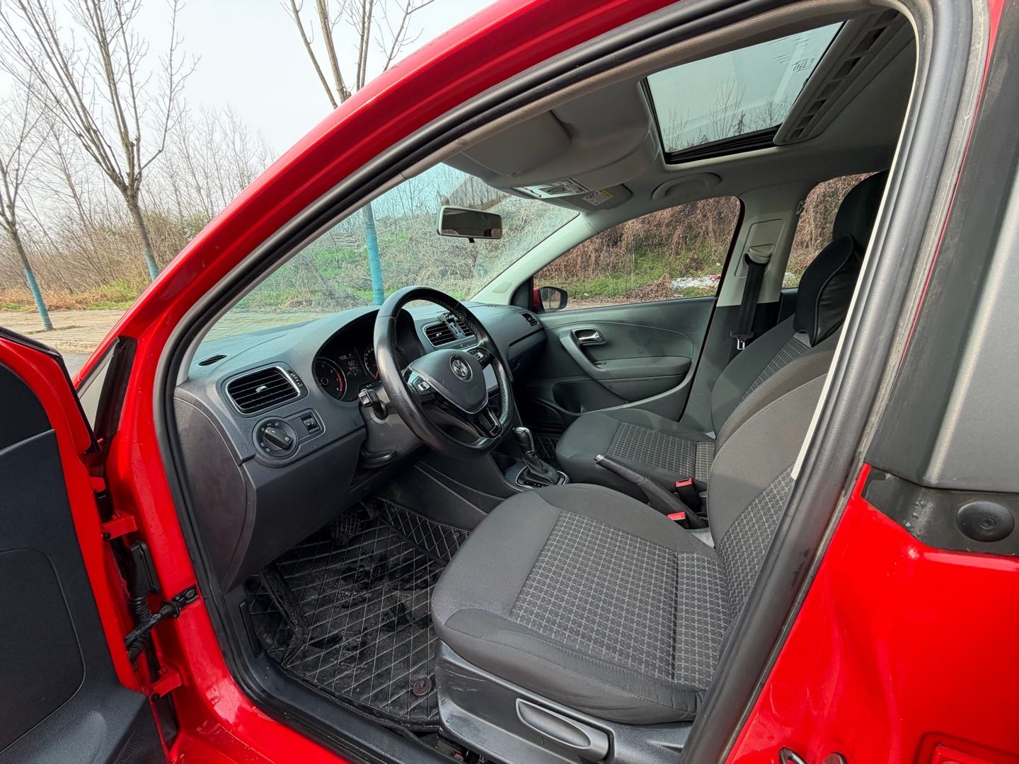 Volkswagen Polo 2018 car image #9