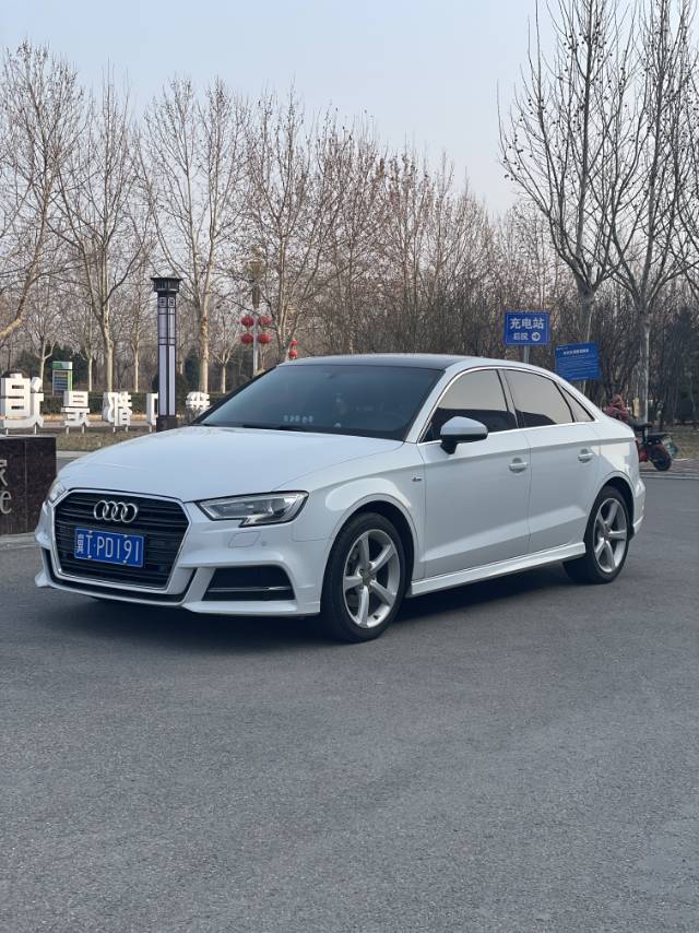 Audi A3 2018 immagine di auto #2