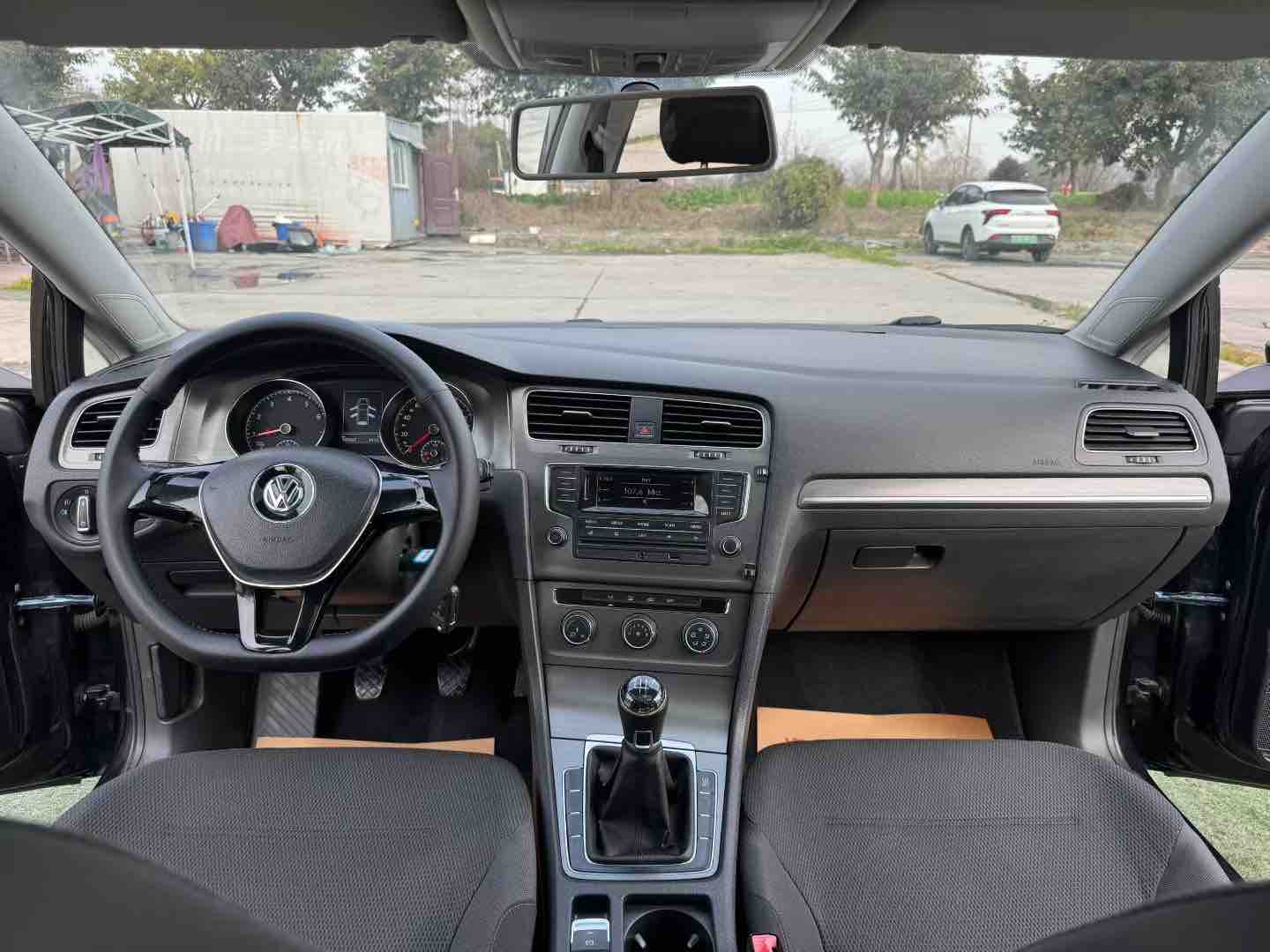 Volkswagen Golf 2014 car image #7