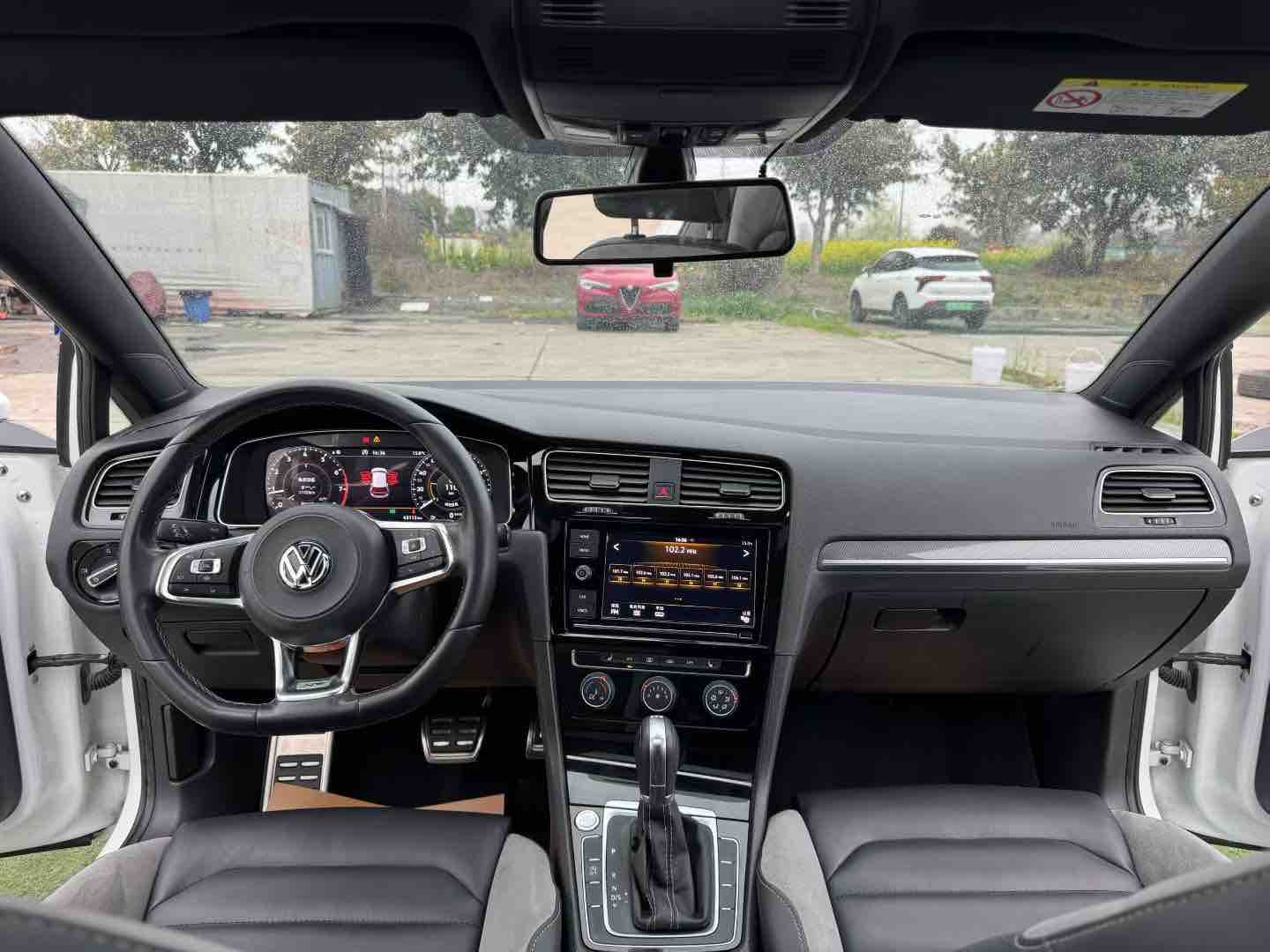 Volkswagen Golf 2019 car image #4