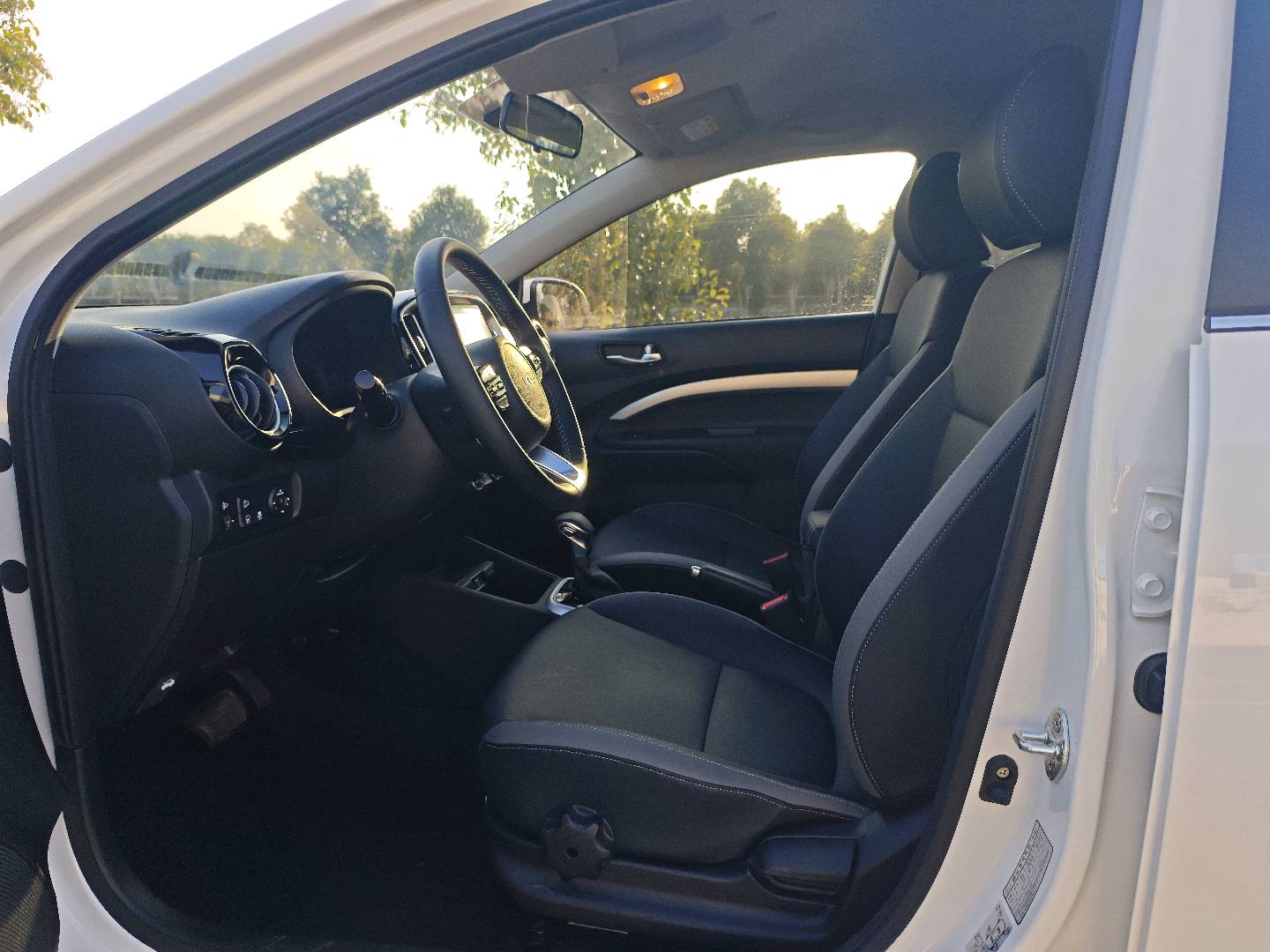 Kia KX1 2025 car image #8