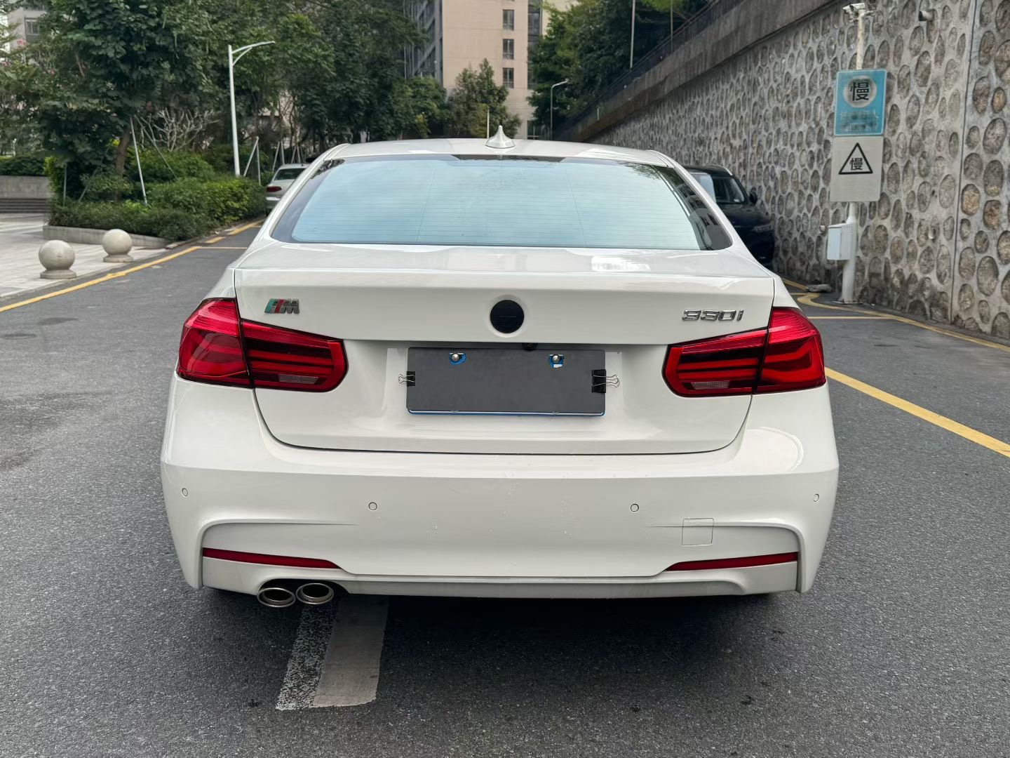 BMW 3 Series 2018 car image #9