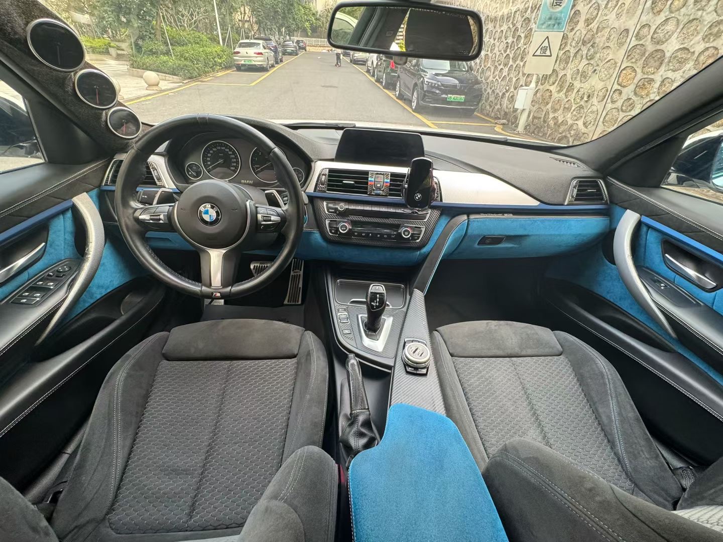 BMW 3 Series 2018 car image #6