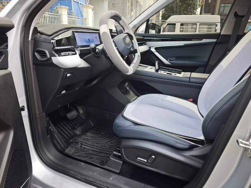GEELY Boyue L 2025 car image #9