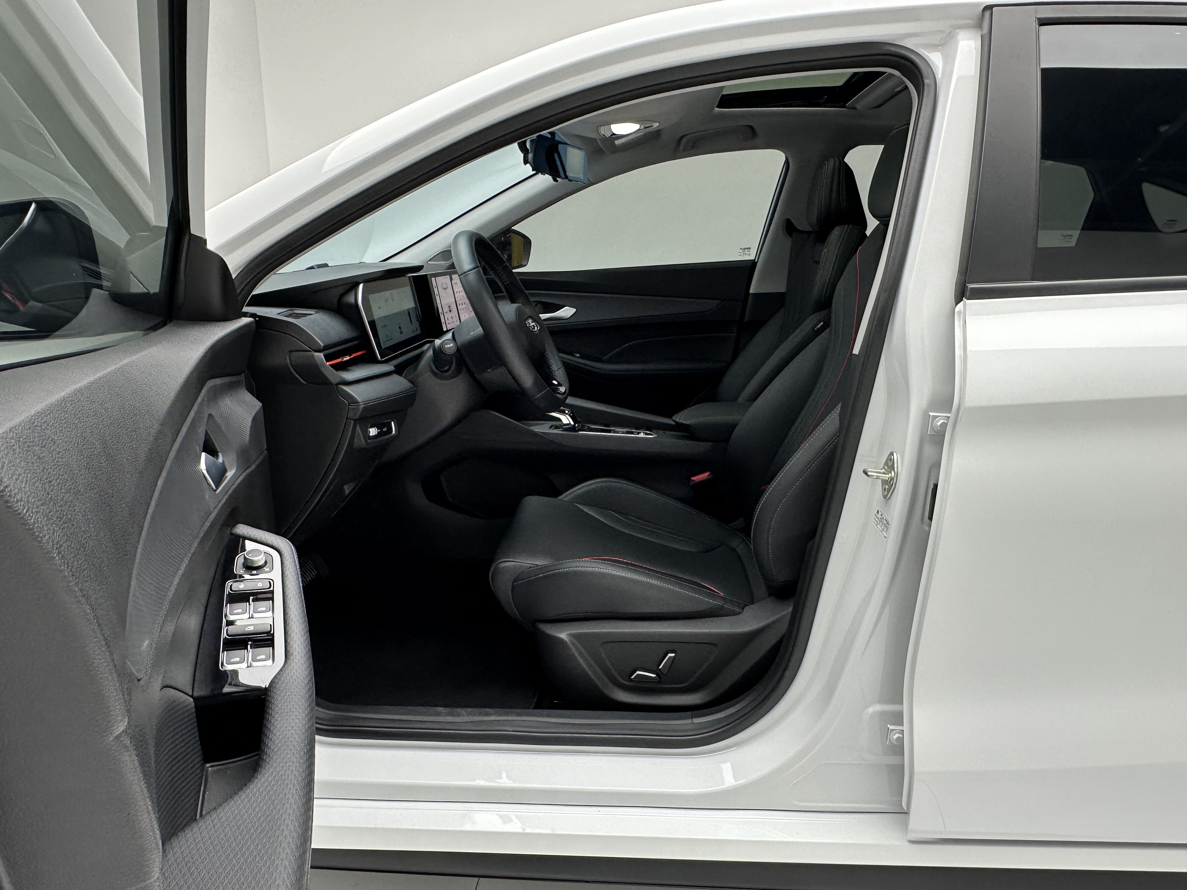 GEELY Binray 2025 car image #6