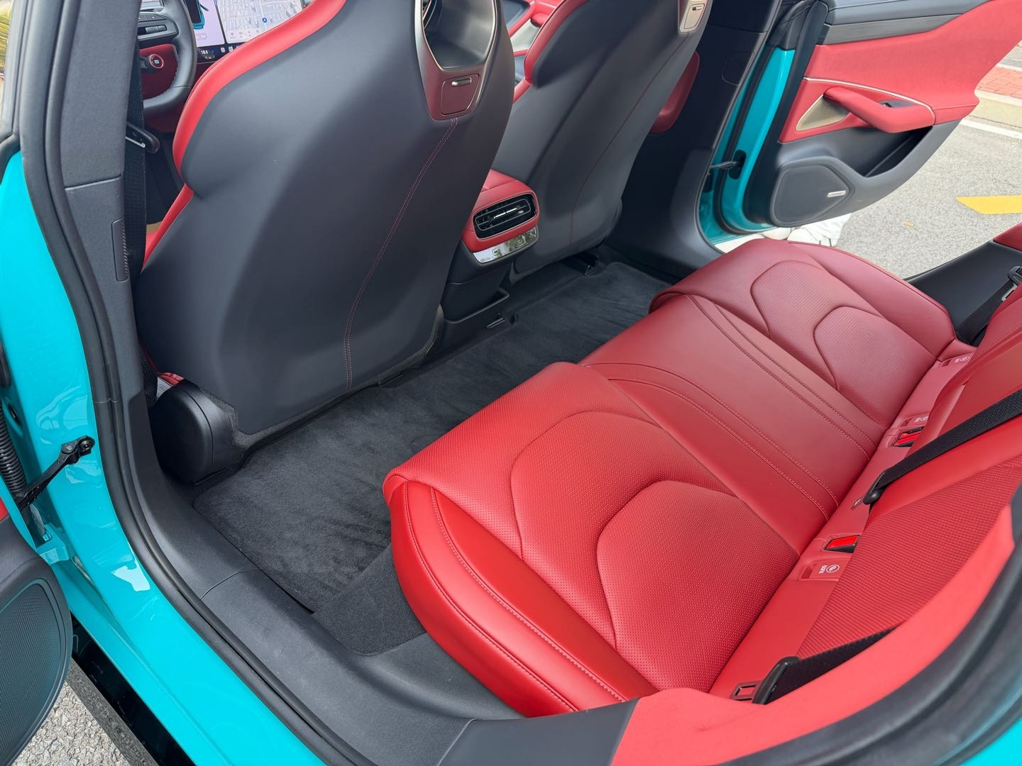 MI SU7 2024 immagine di auto #11