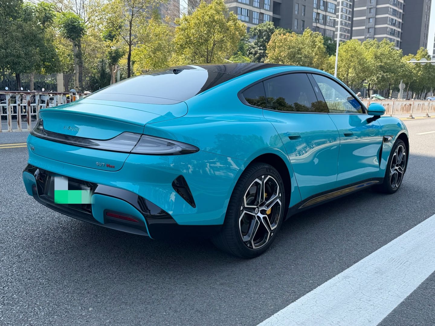 MI SU7 2024 immagine di auto #6