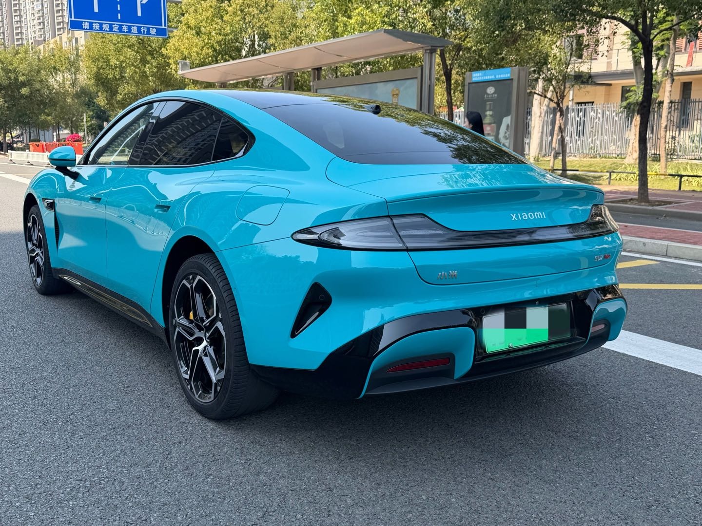 MI SU7 2024 immagine di auto #7