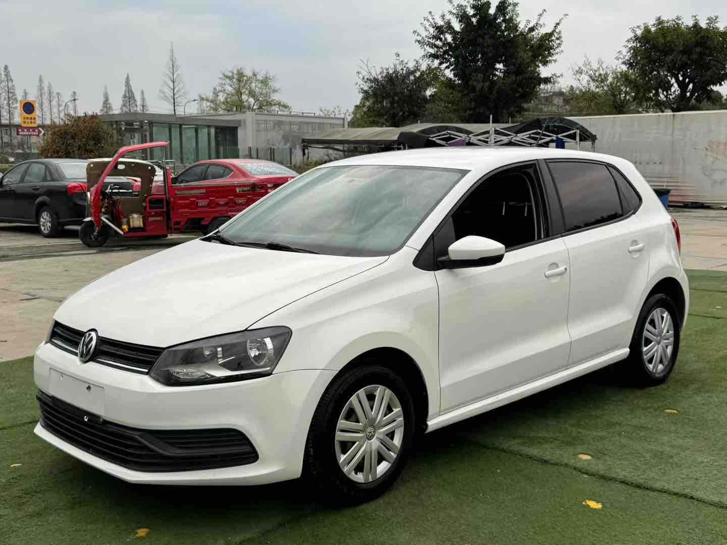 Volkswagen Polo 2018 car image #2