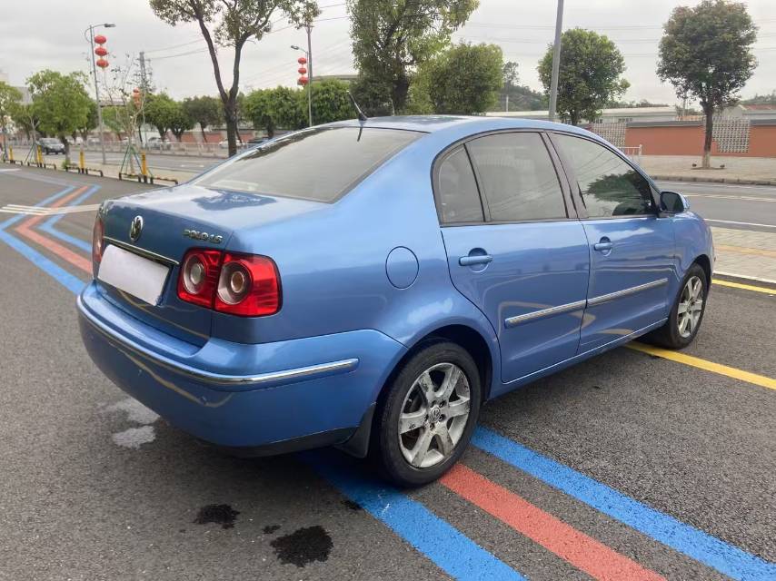 Volkswagen Polo 2010 car image #9