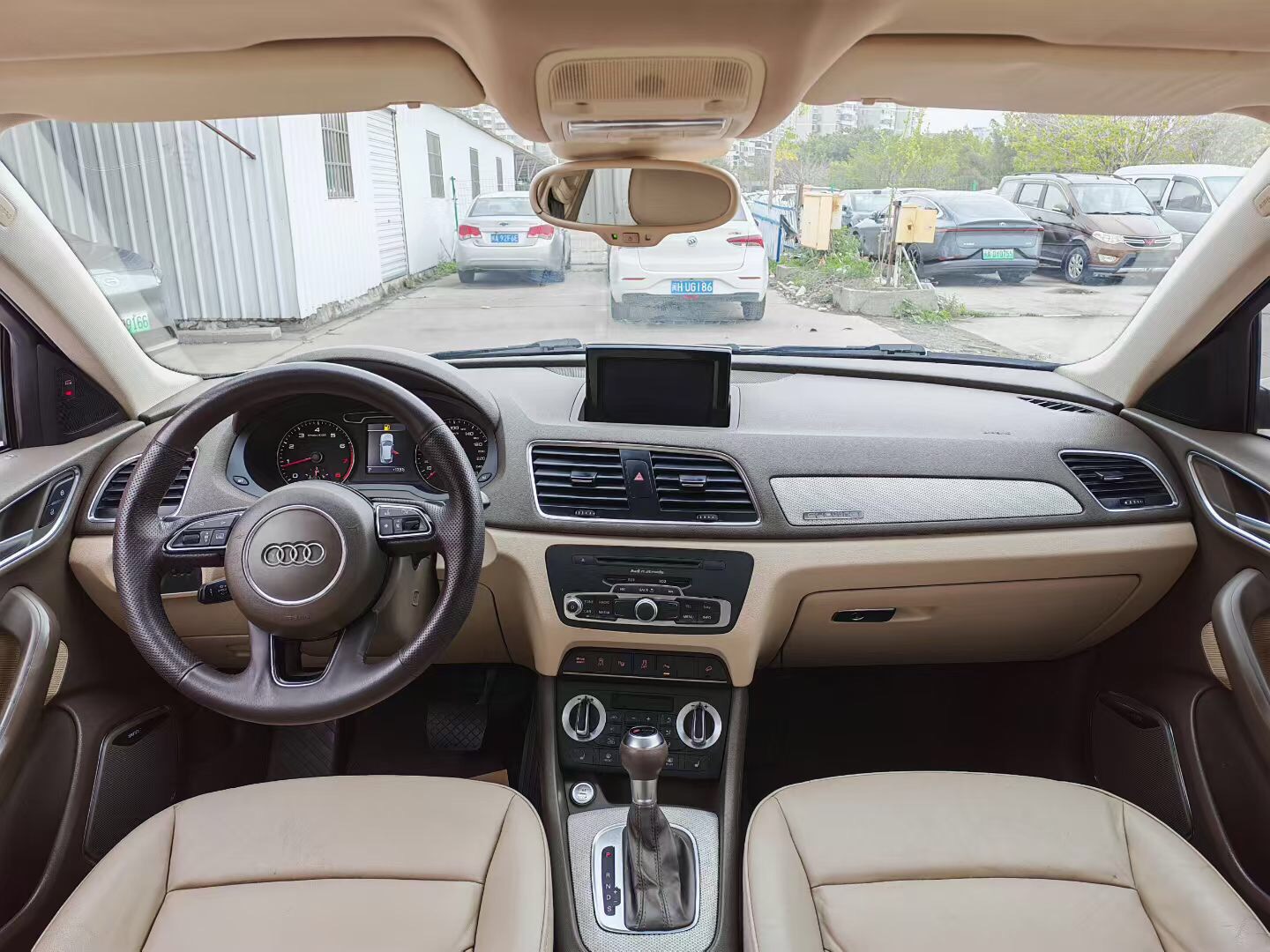 Audi Q3 2013 car image #8