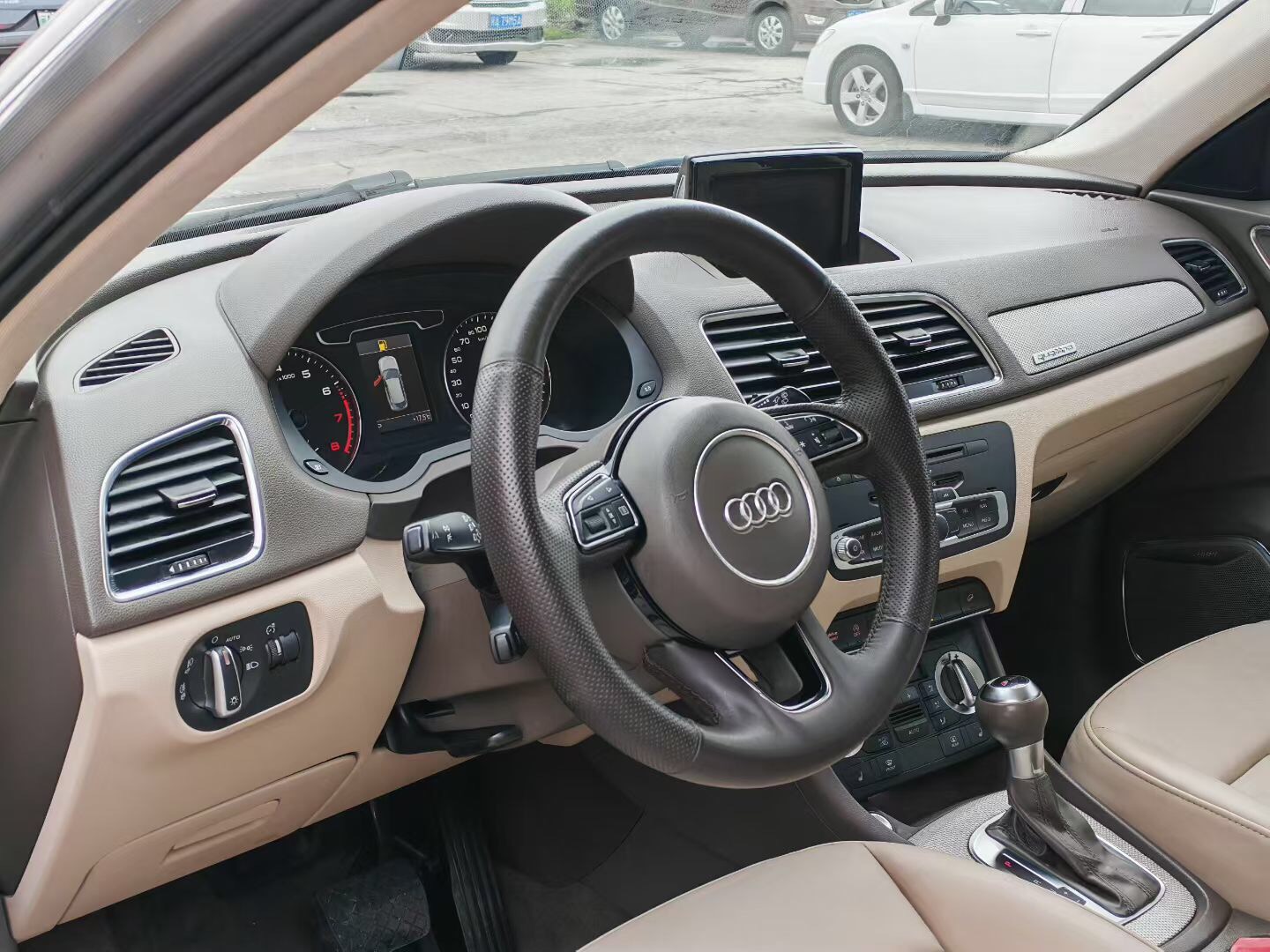 Audi Q3 2013 car image #7