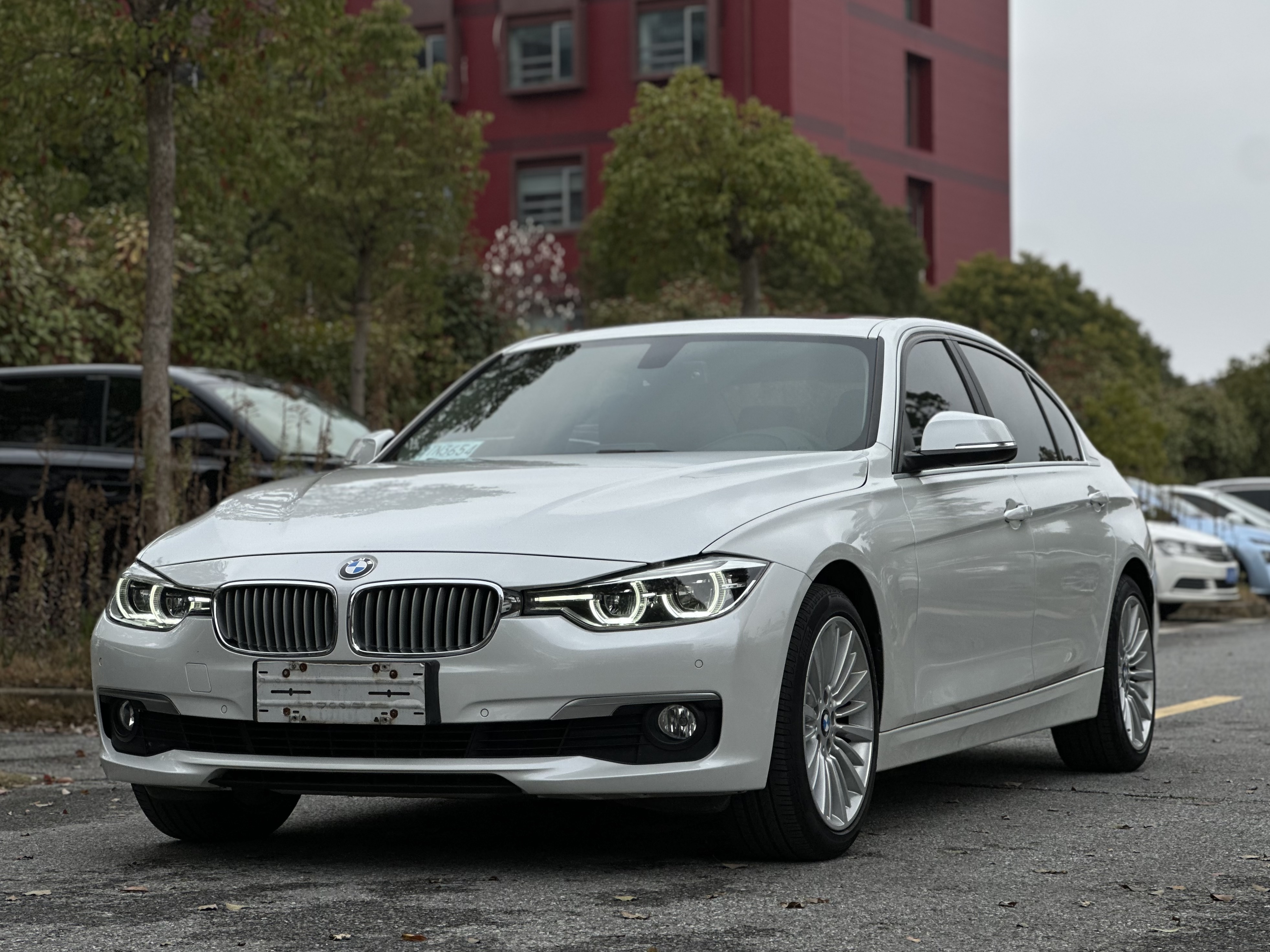 BMW 3 Series 2018 car image #2