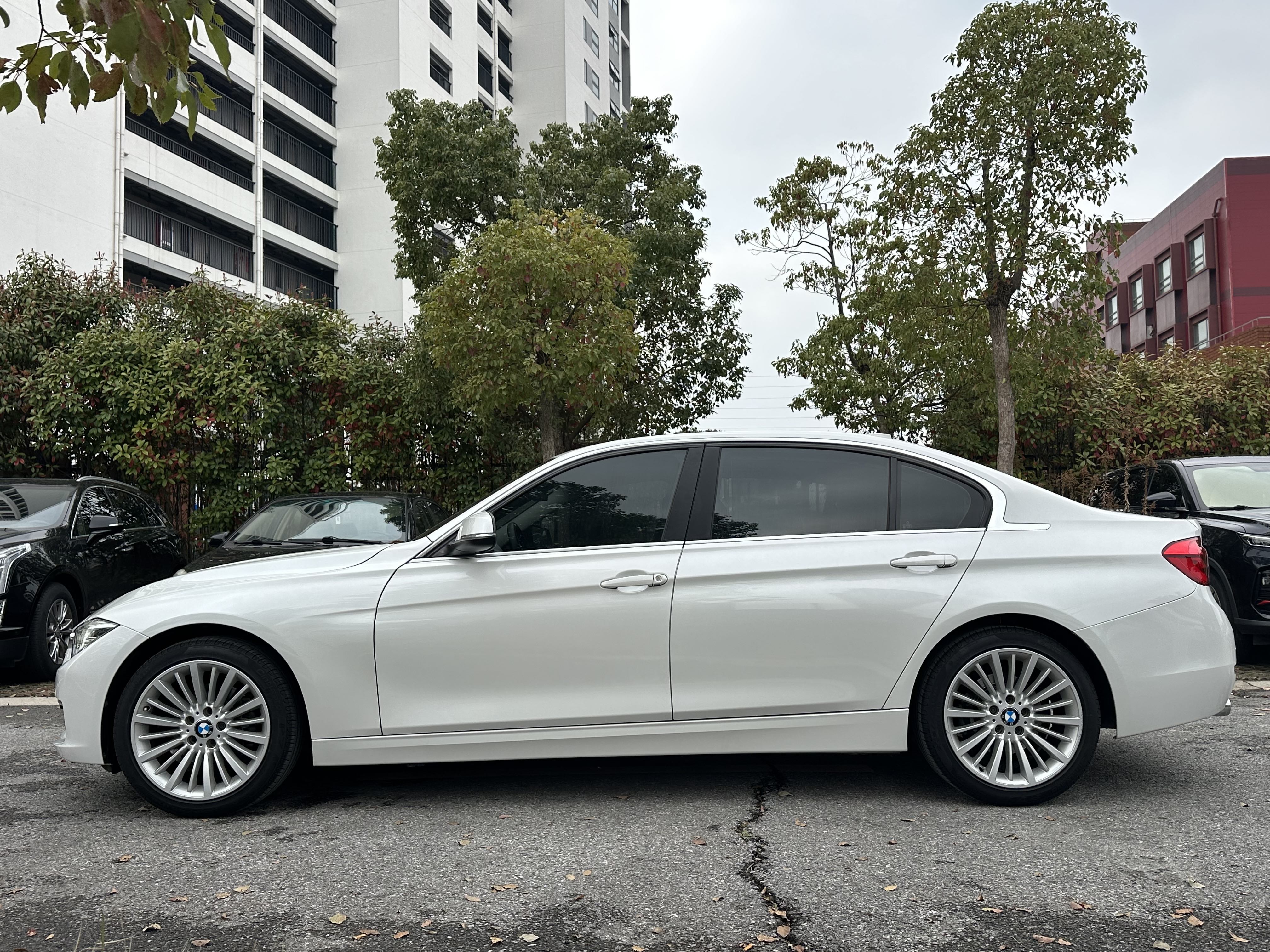 BMW 3 Series 2018 car image #6