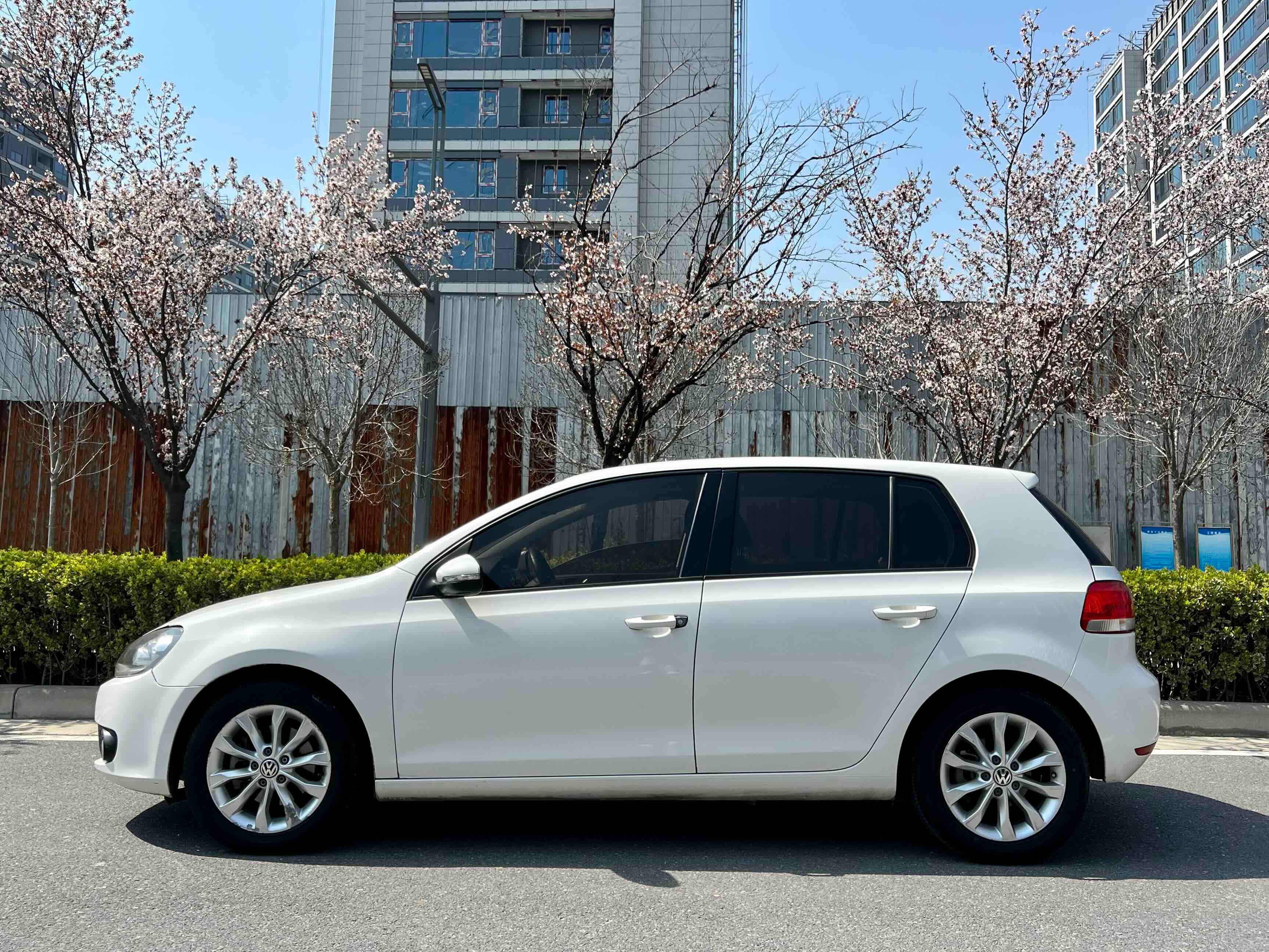 Volkswagen Golf 2011 car image #4