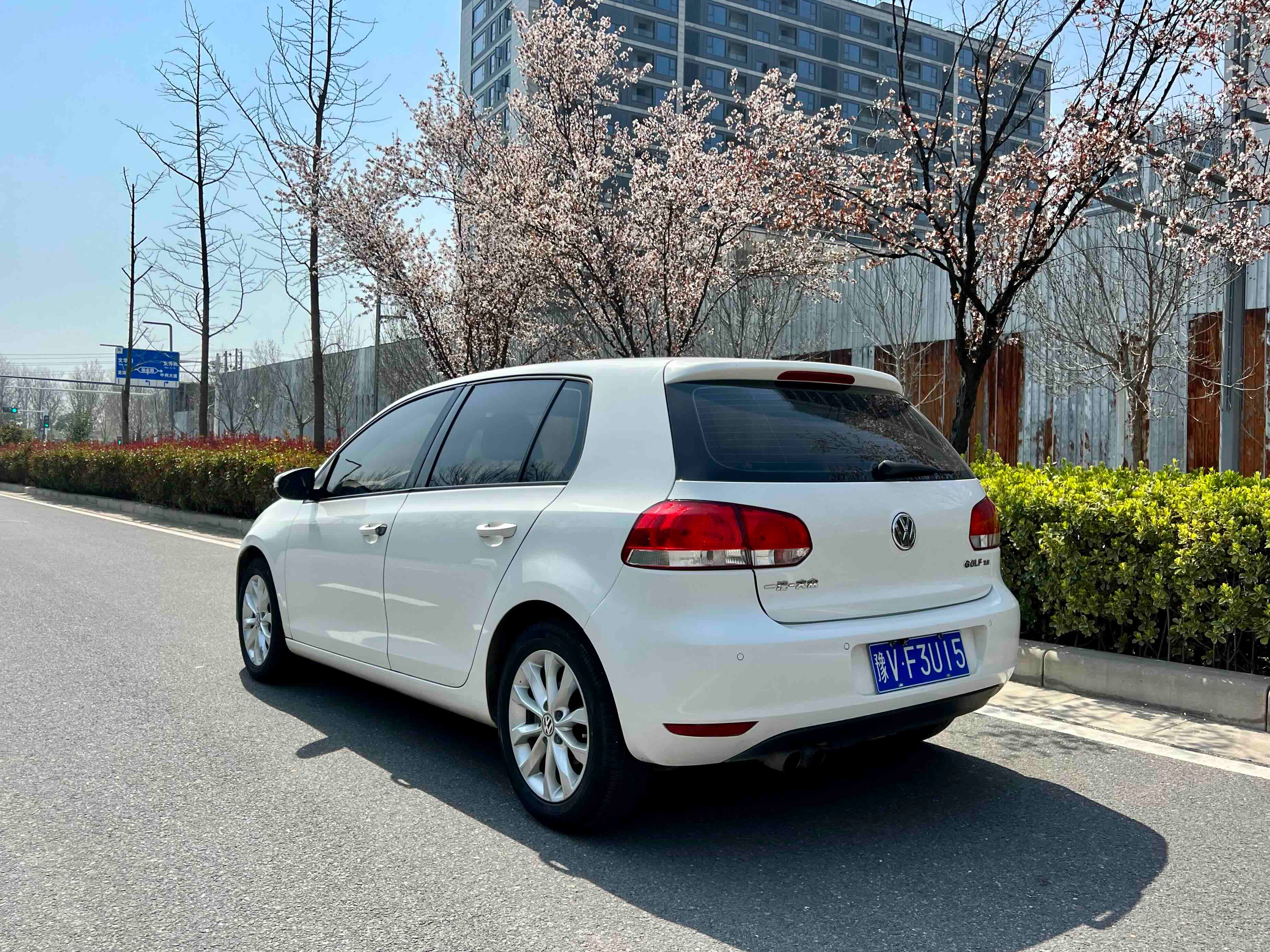 Volkswagen Golf 2011 car image #5