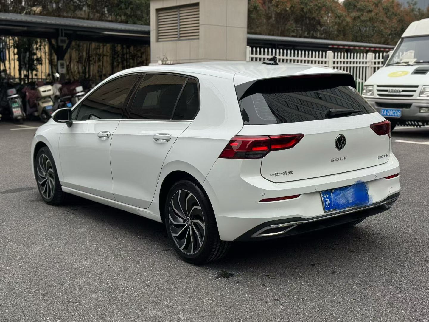 Volkswagen Golf 2022 car image #5