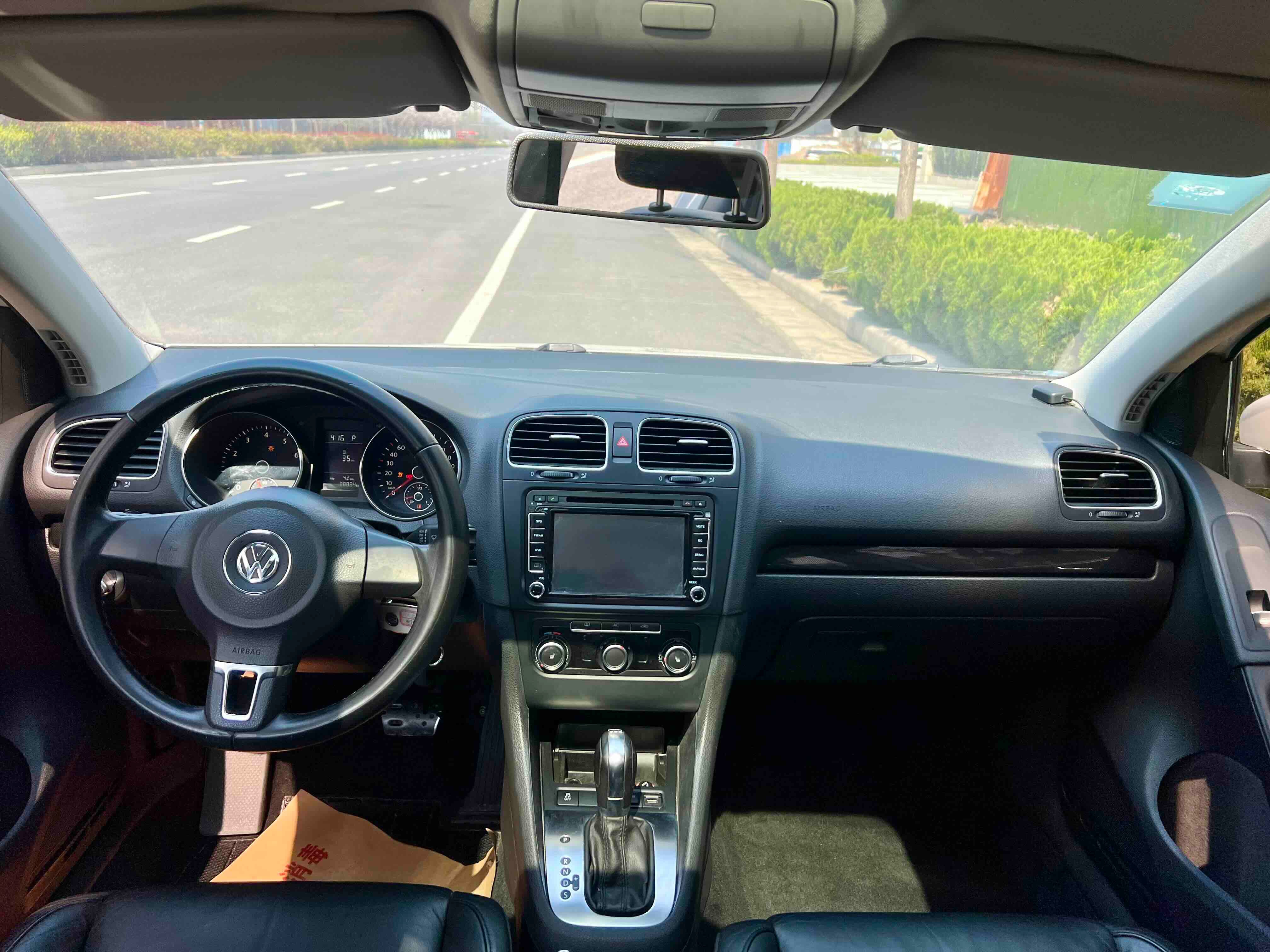 Volkswagen Golf 2011 car image #9