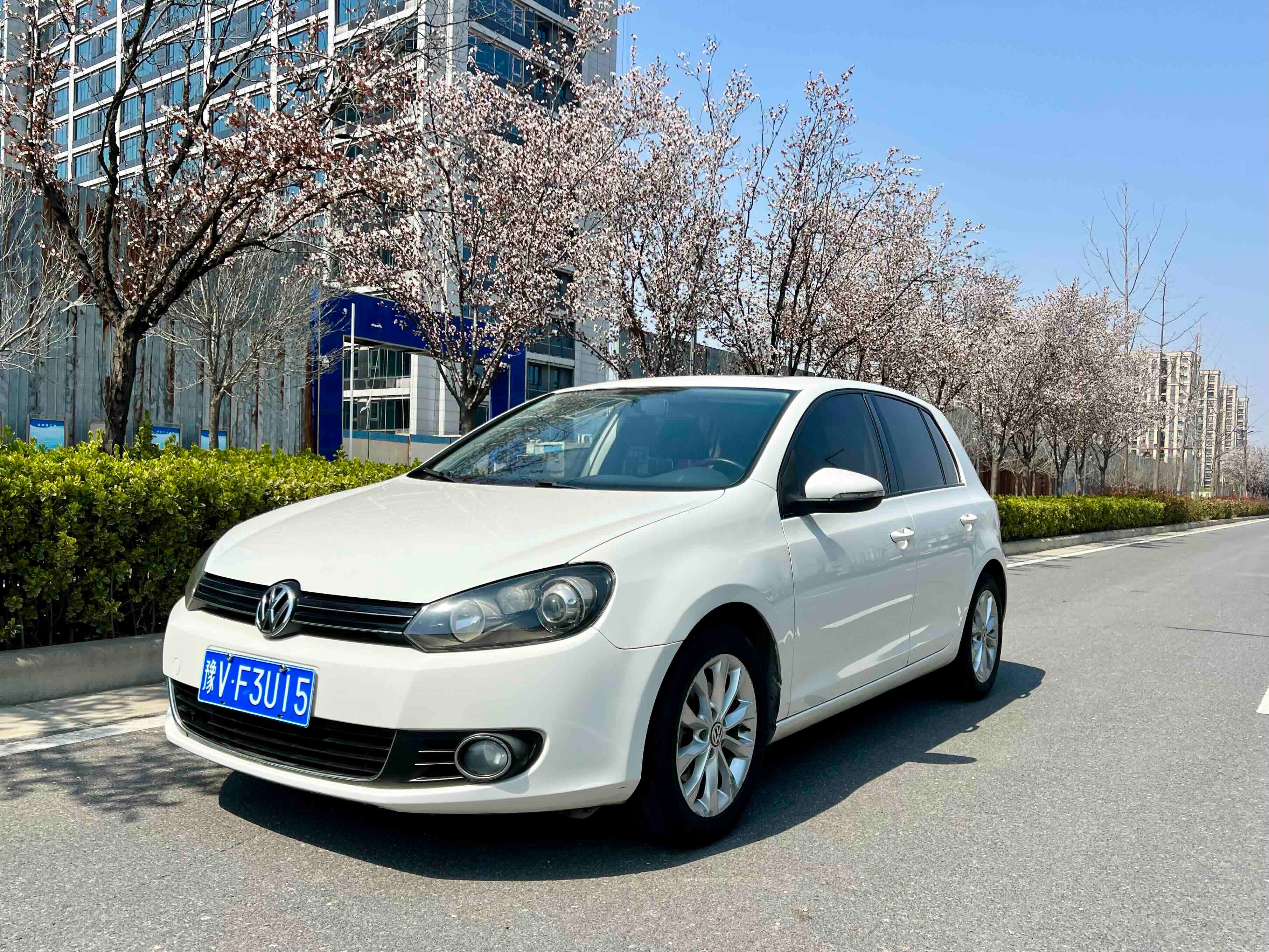 Volkswagen Golf 2011 car image #2