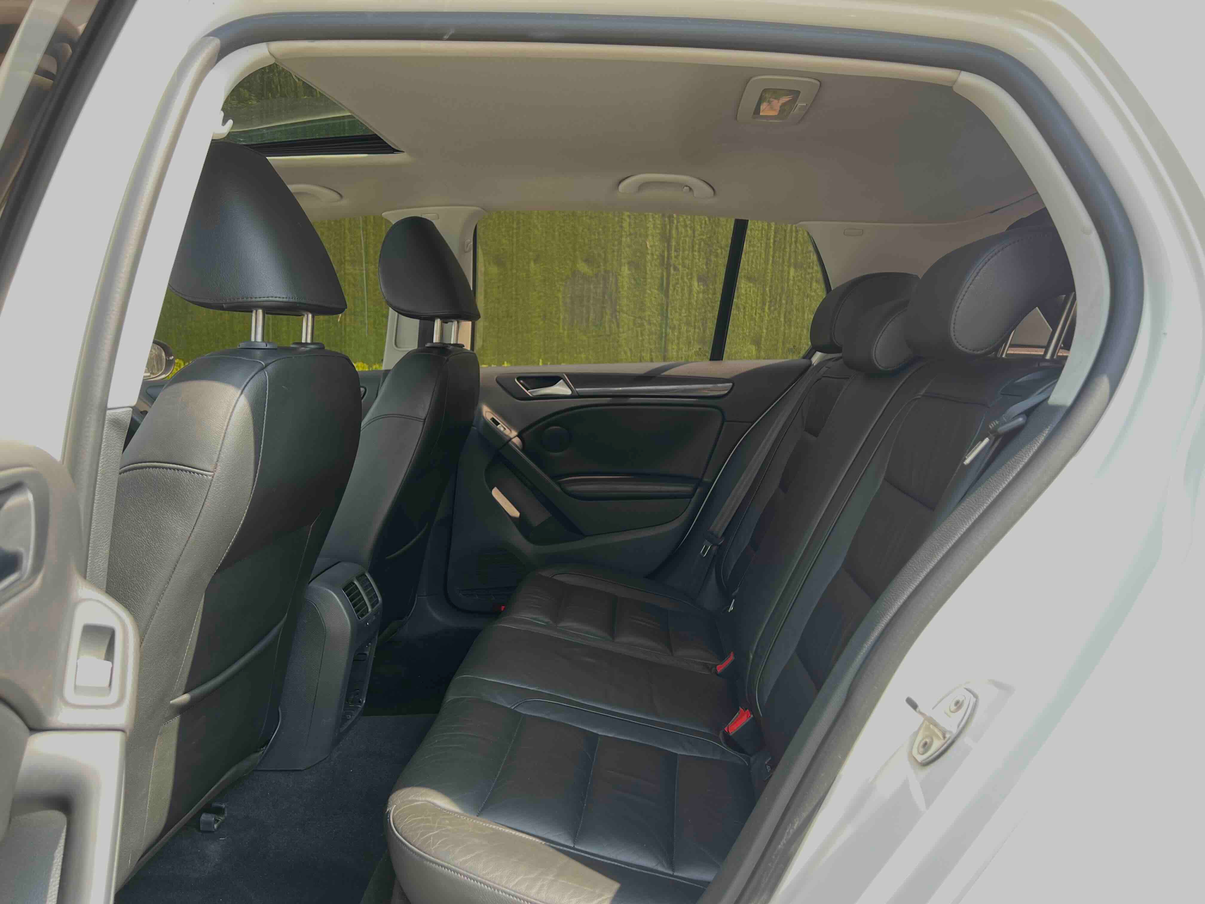 Volkswagen Golf 2011 car image #8