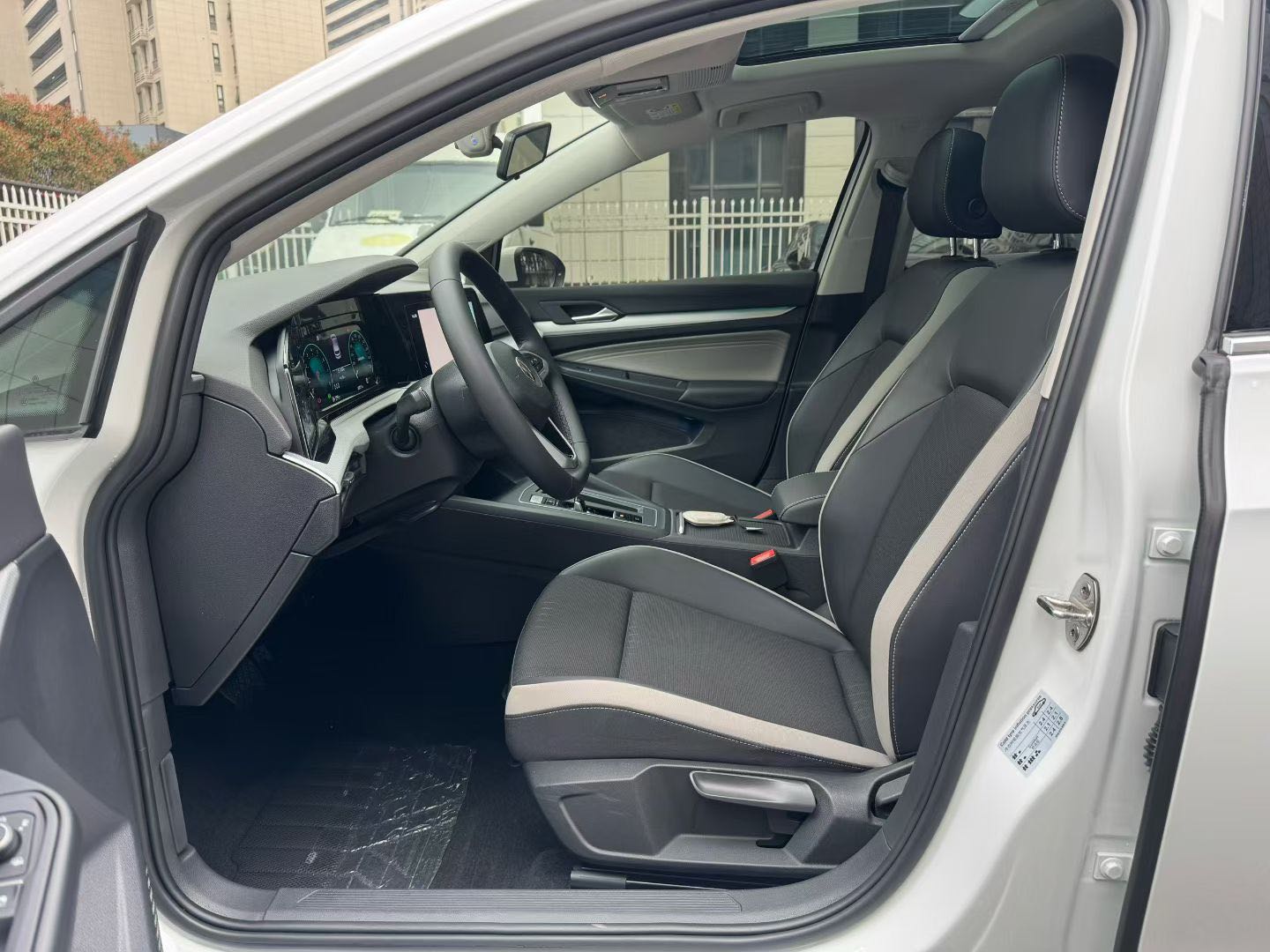 Volkswagen Golf 2022 car image #8