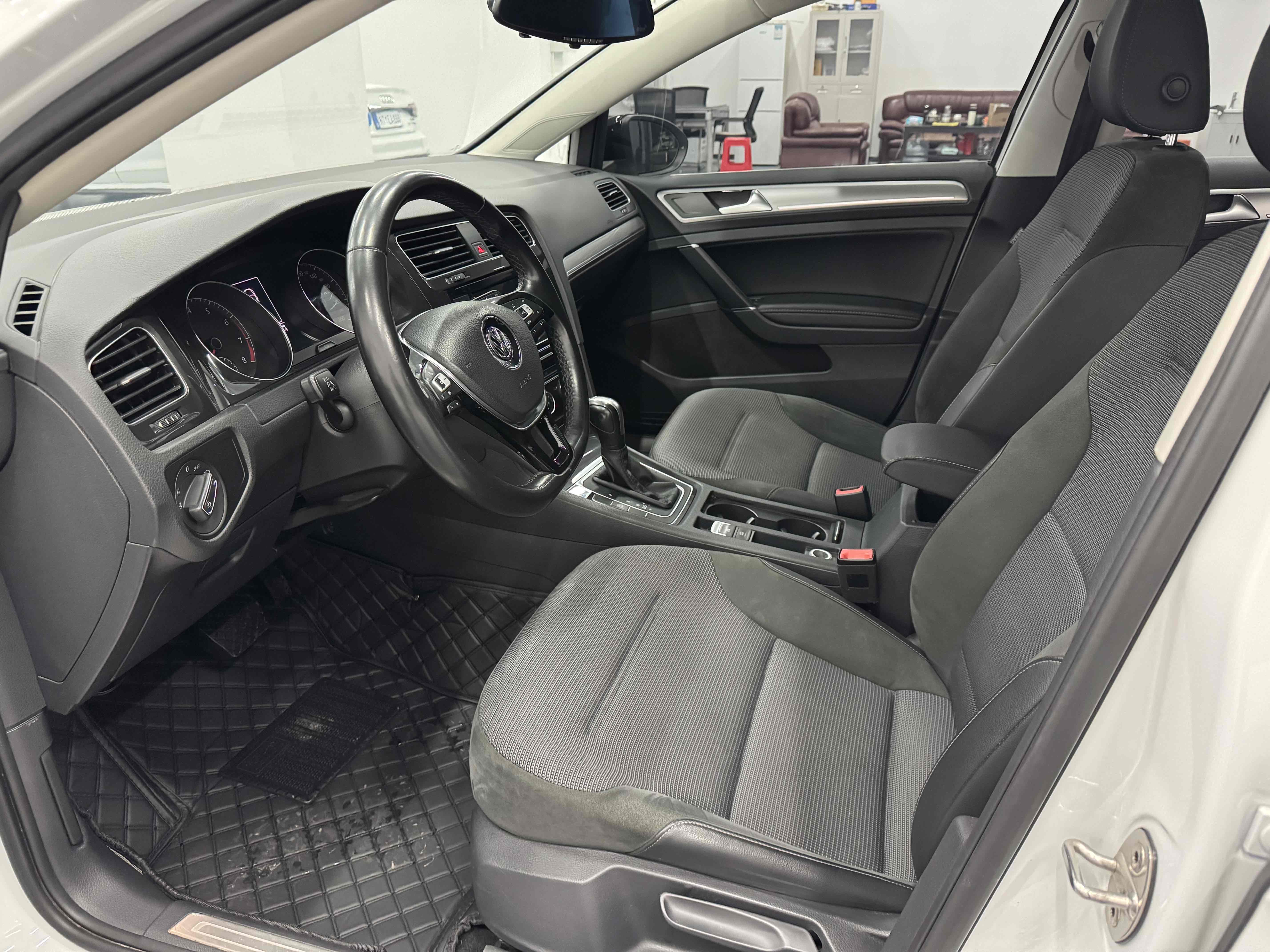 Volkswagen Golf 2019 #10 Volkswagen Golf 2019 car image #10