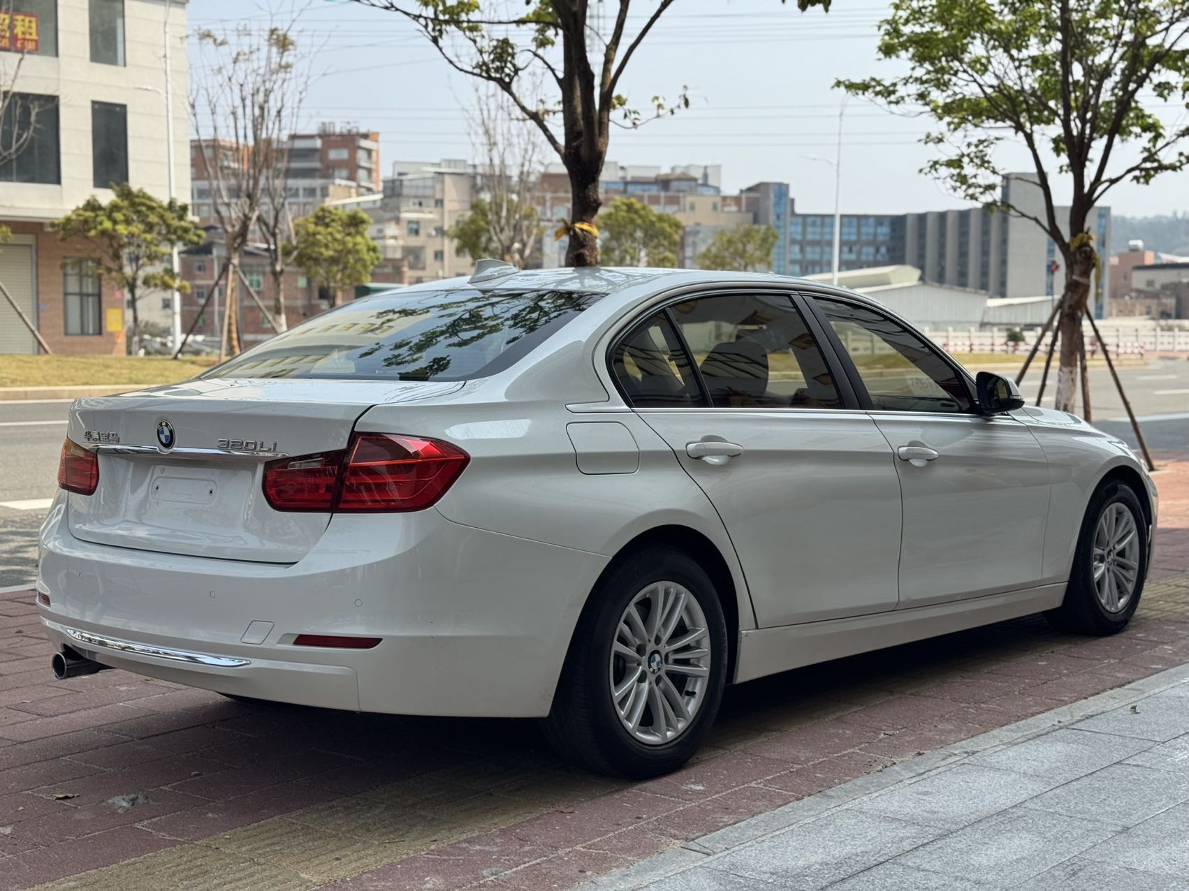 BMW 3 Series 2014 car image #11