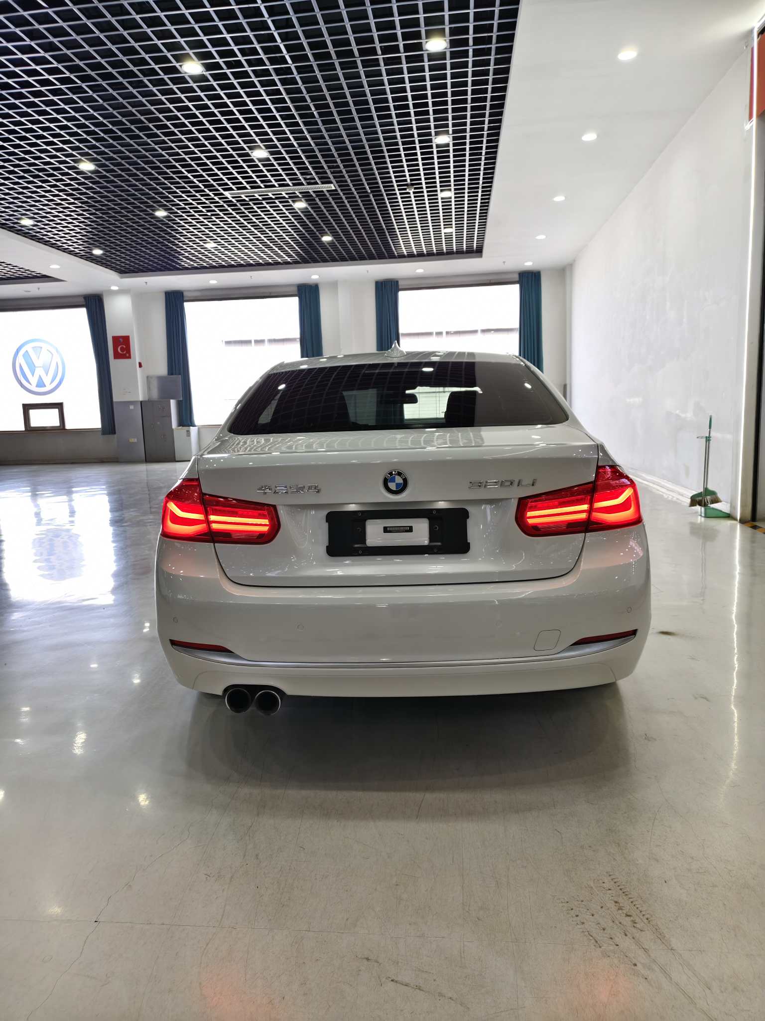 BMW 3 Series 2018 car image #7